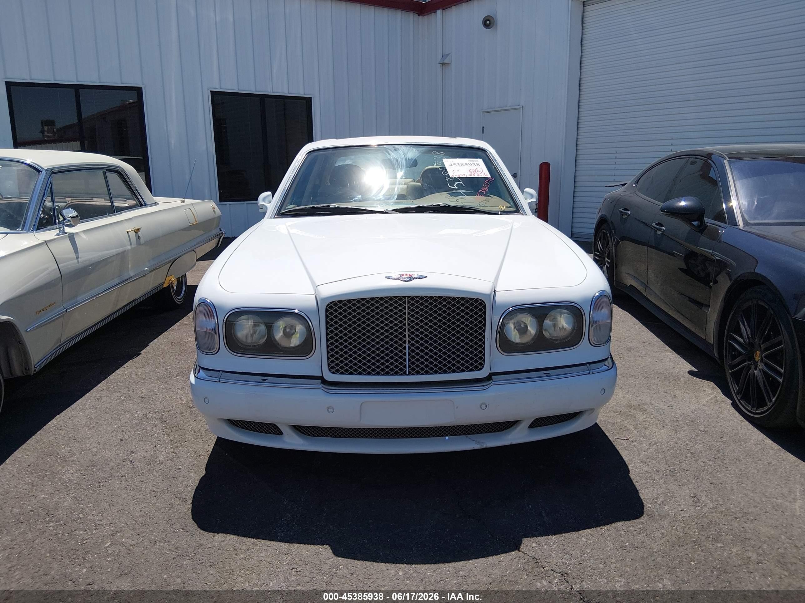 2000 Bentley Arnage   White vin: SCBLC31E3YCX04433