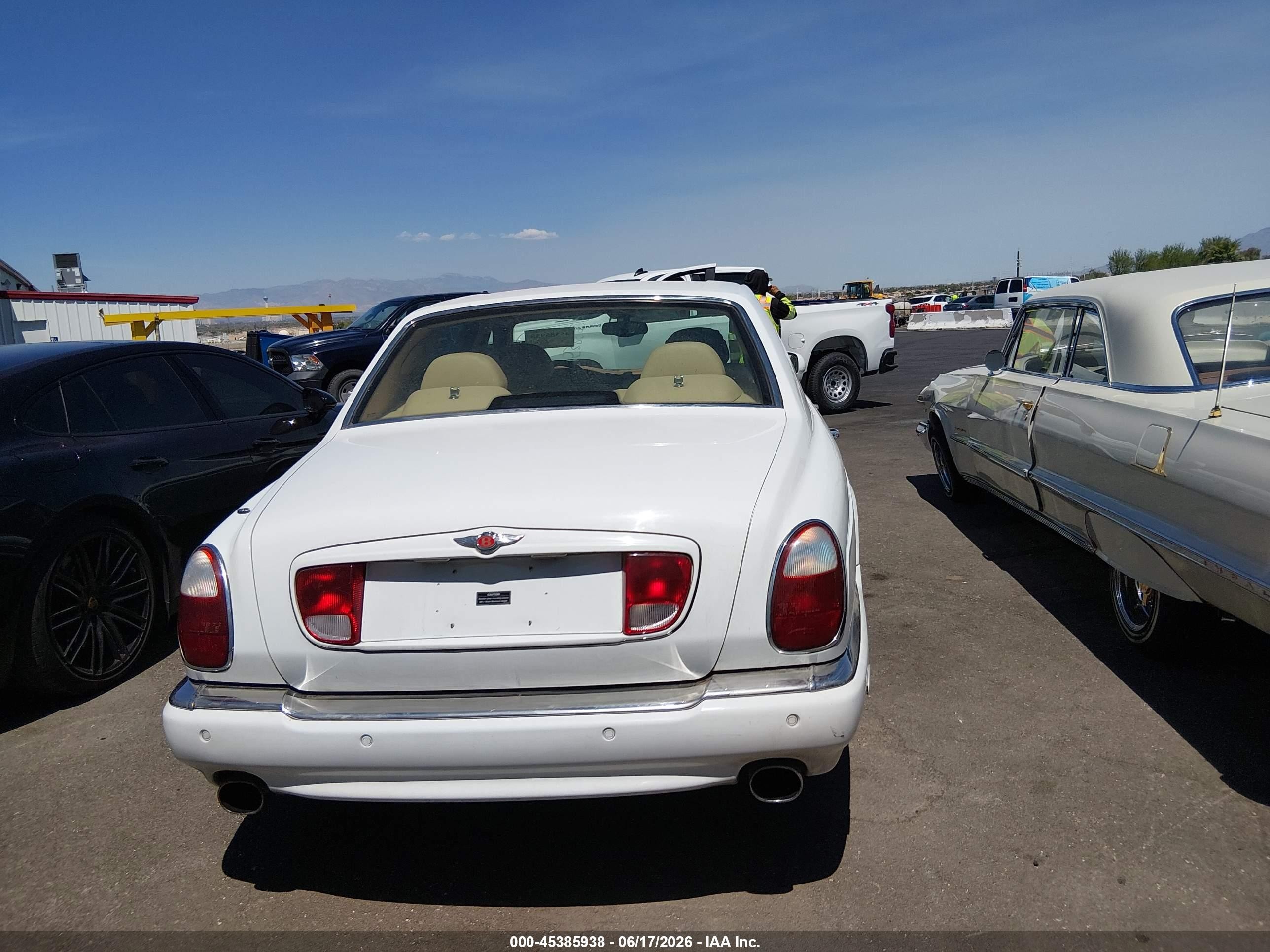 2000 Bentley Arnage   White vin: SCBLC31E3YCX04433