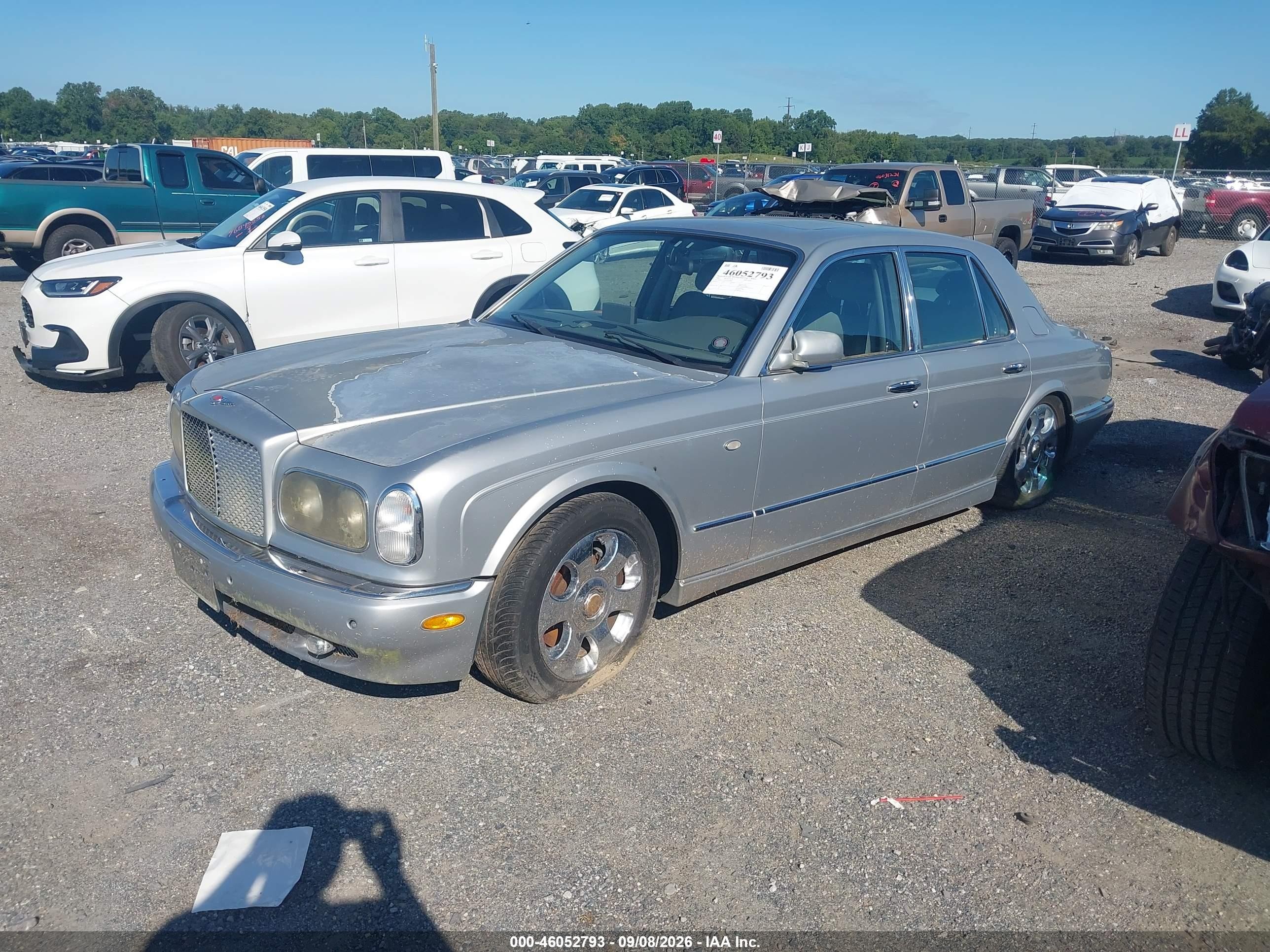2000 Bentley Arnage   Silver vin: SCBLC31E9YCX04808
