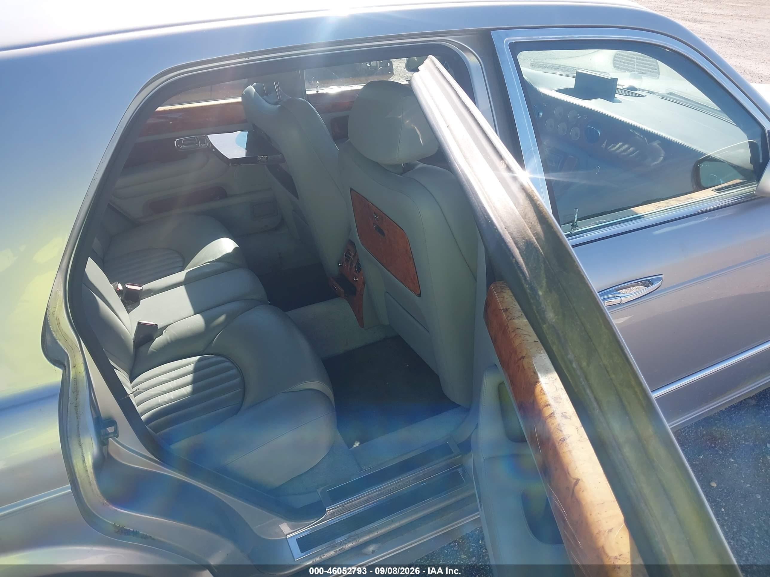 2000 Bentley Arnage   Silver vin: SCBLC31E9YCX04808