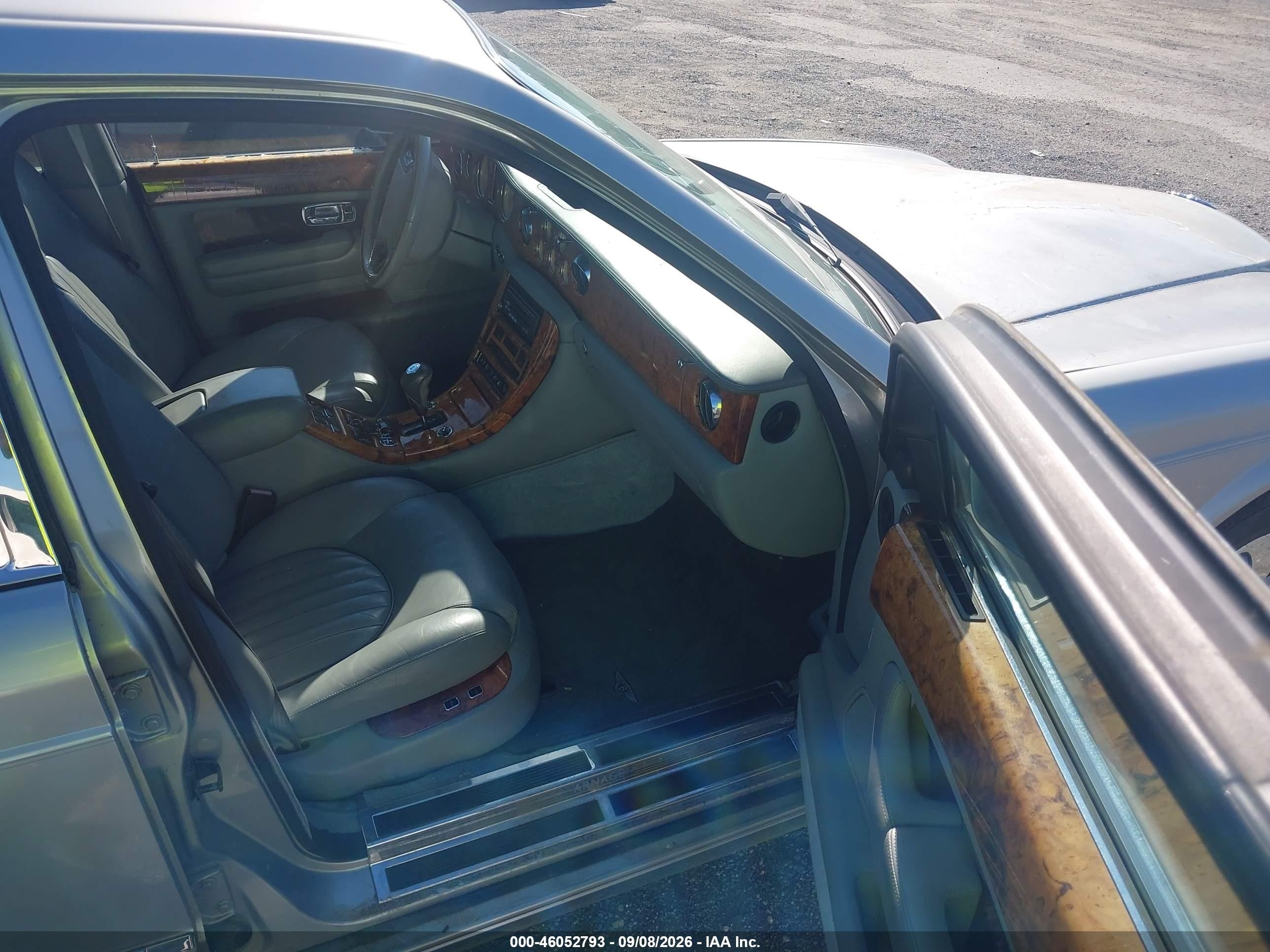 2000 Bentley Arnage   Silver vin: SCBLC31E9YCX04808