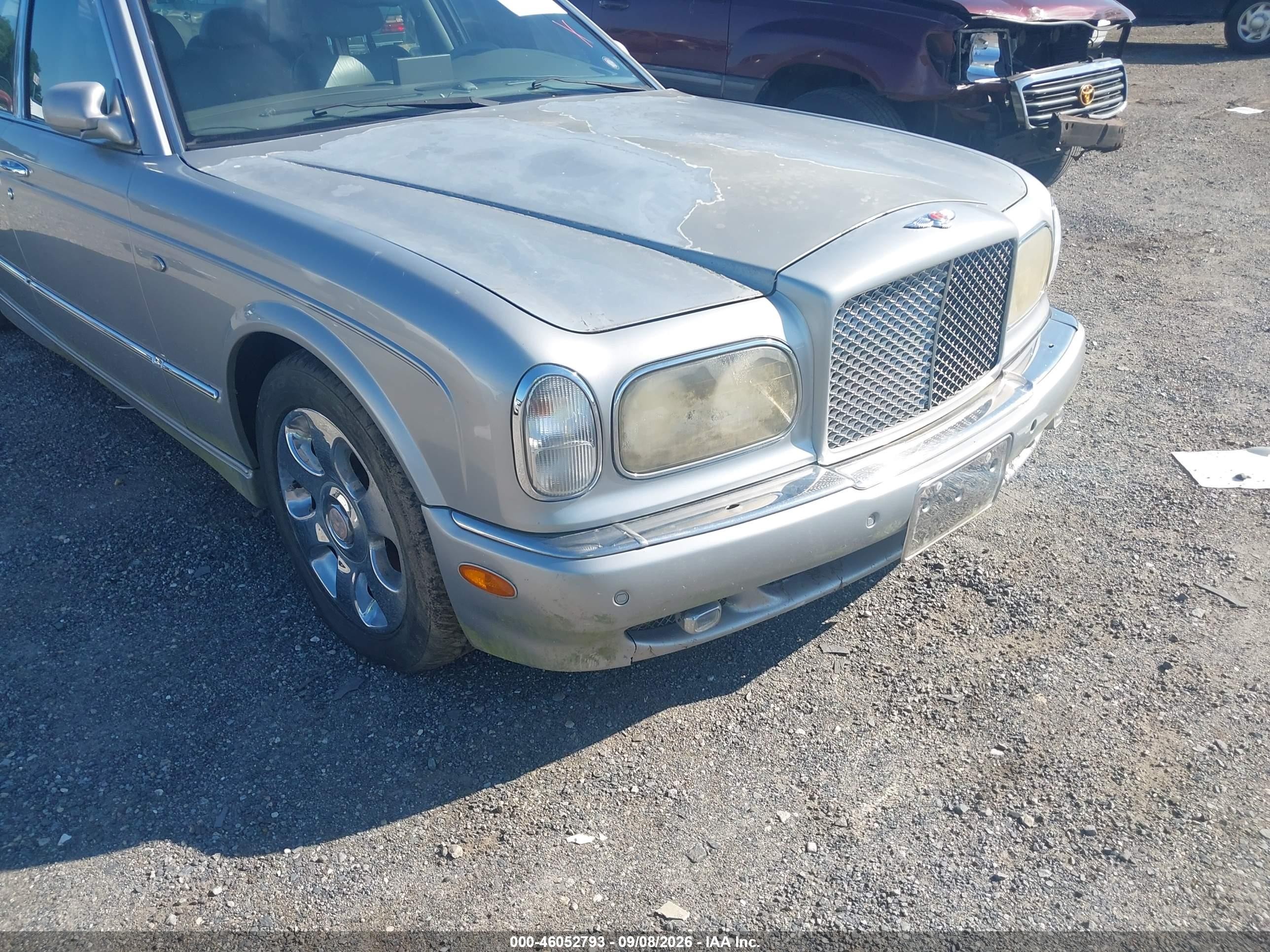 2000 Bentley Arnage   Silver vin: SCBLC31E9YCX04808