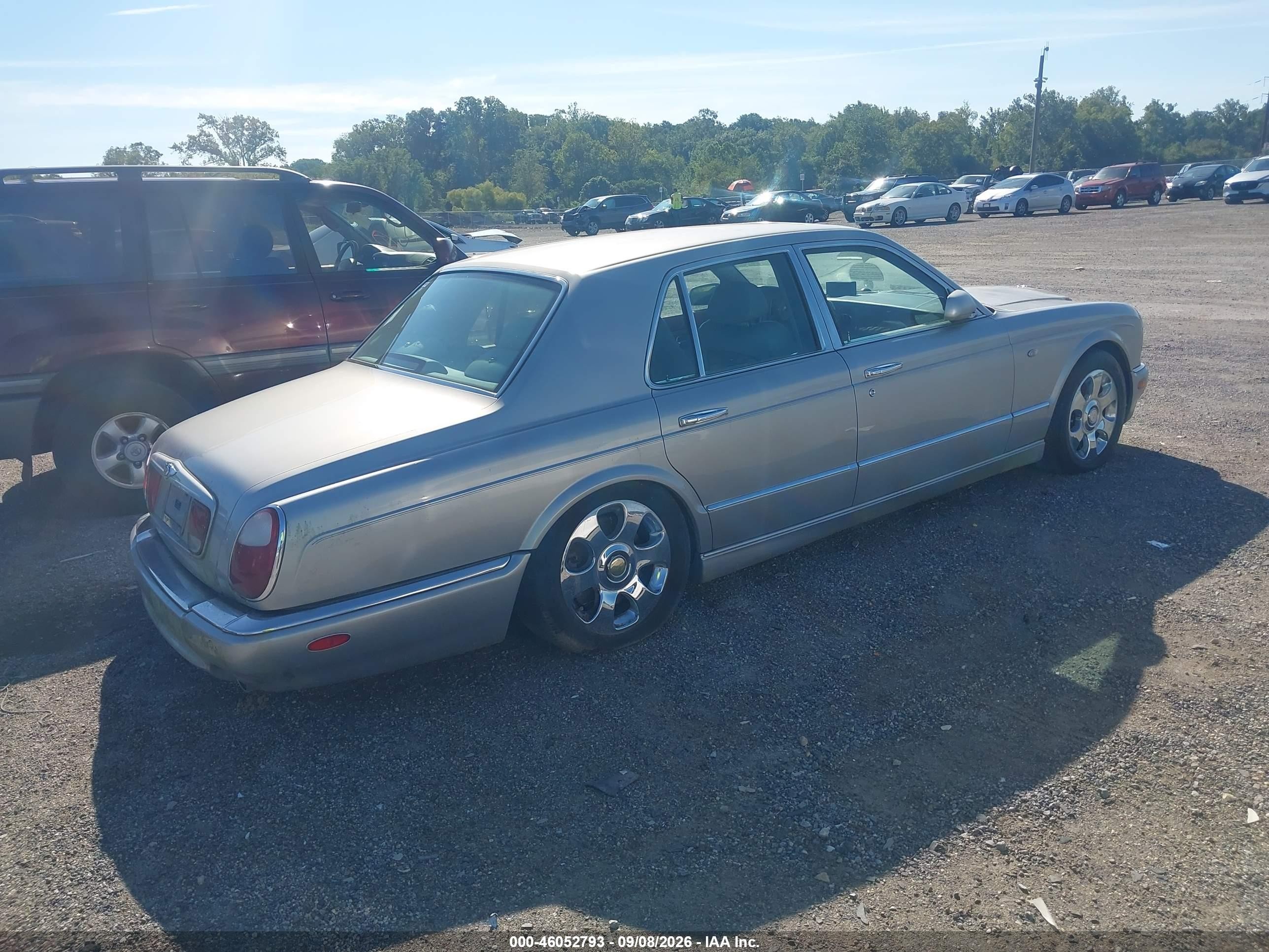 2000 Bentley Arnage   Silver vin: SCBLC31E9YCX04808