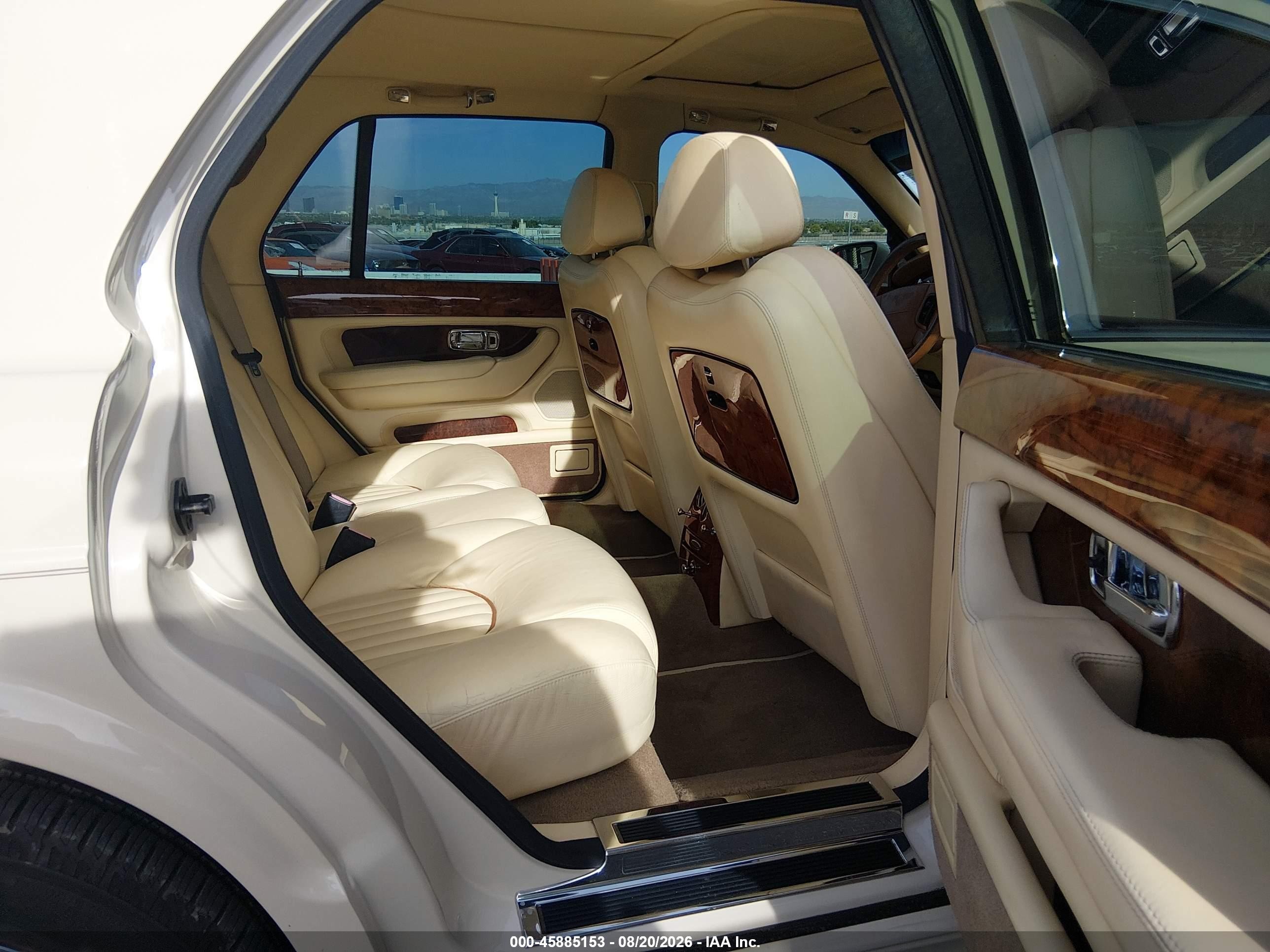 2002 Bentley Arnage R/red Label Cream vin: SCBLC31EX2CX08177