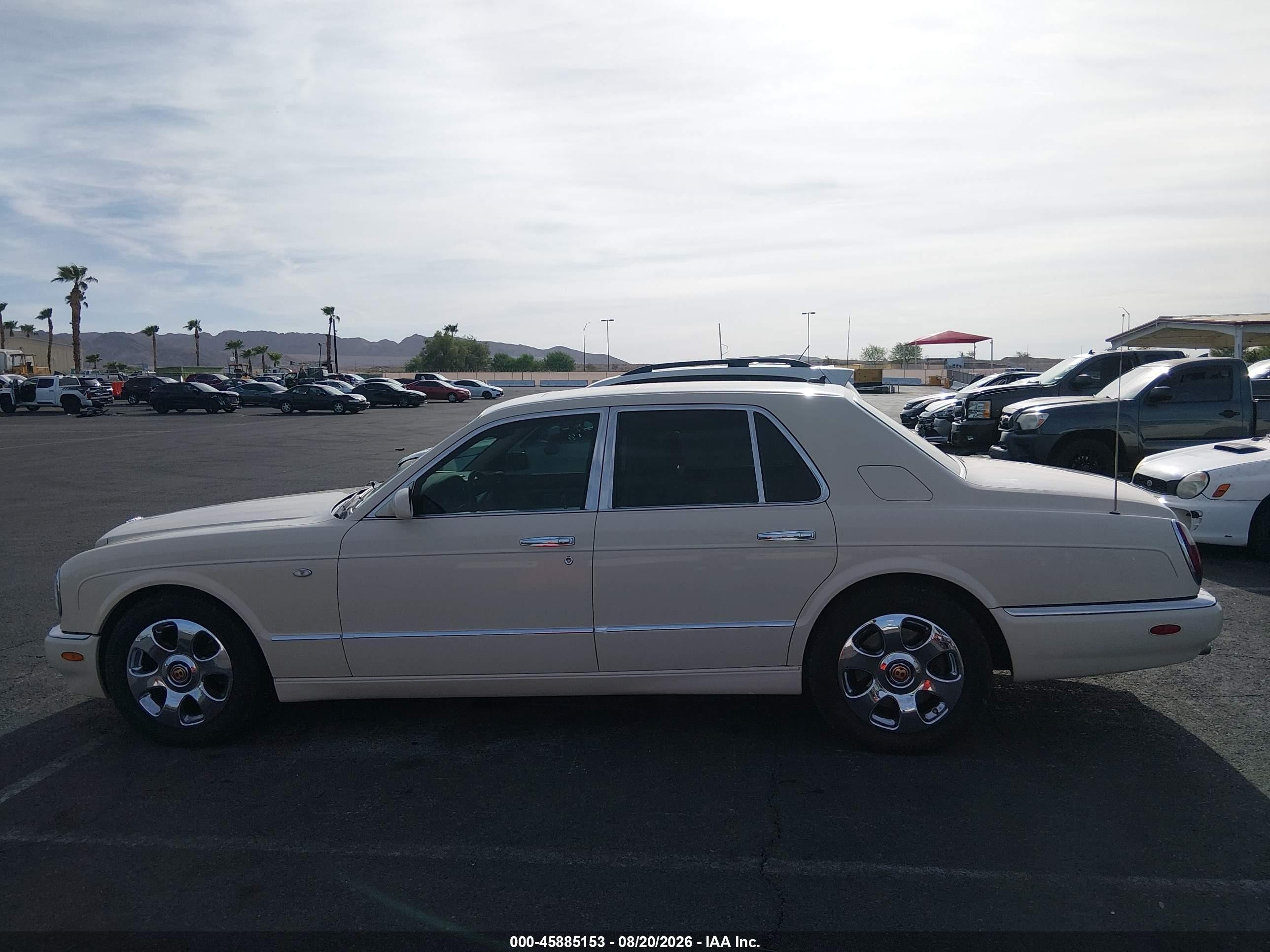2002 Bentley Arnage R/red Label Cream vin: SCBLC31EX2CX08177