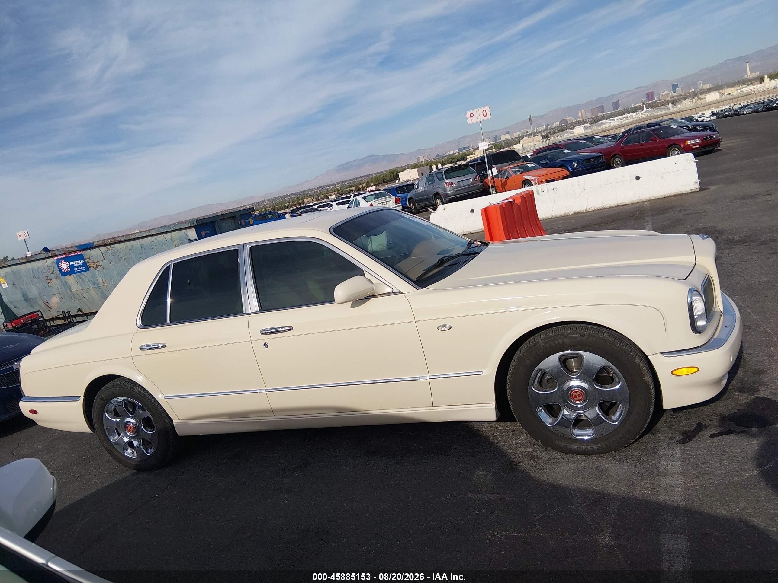 2002 Bentley Arnage R/red Label Cream vin: SCBLC31EX2CX08177