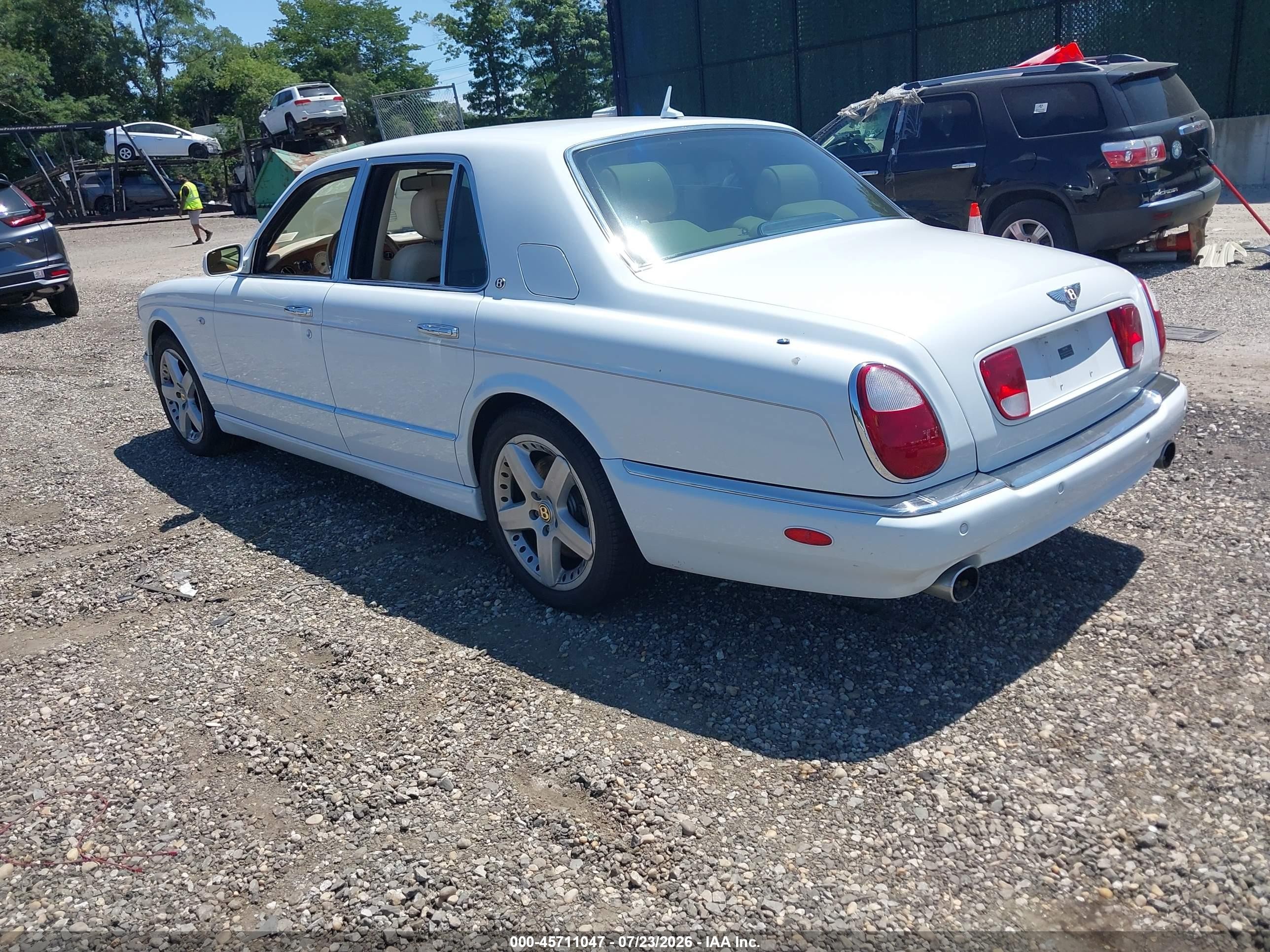 2005 Bentley Arnage R/rl Белый vin: SCBLC37F85CX10918