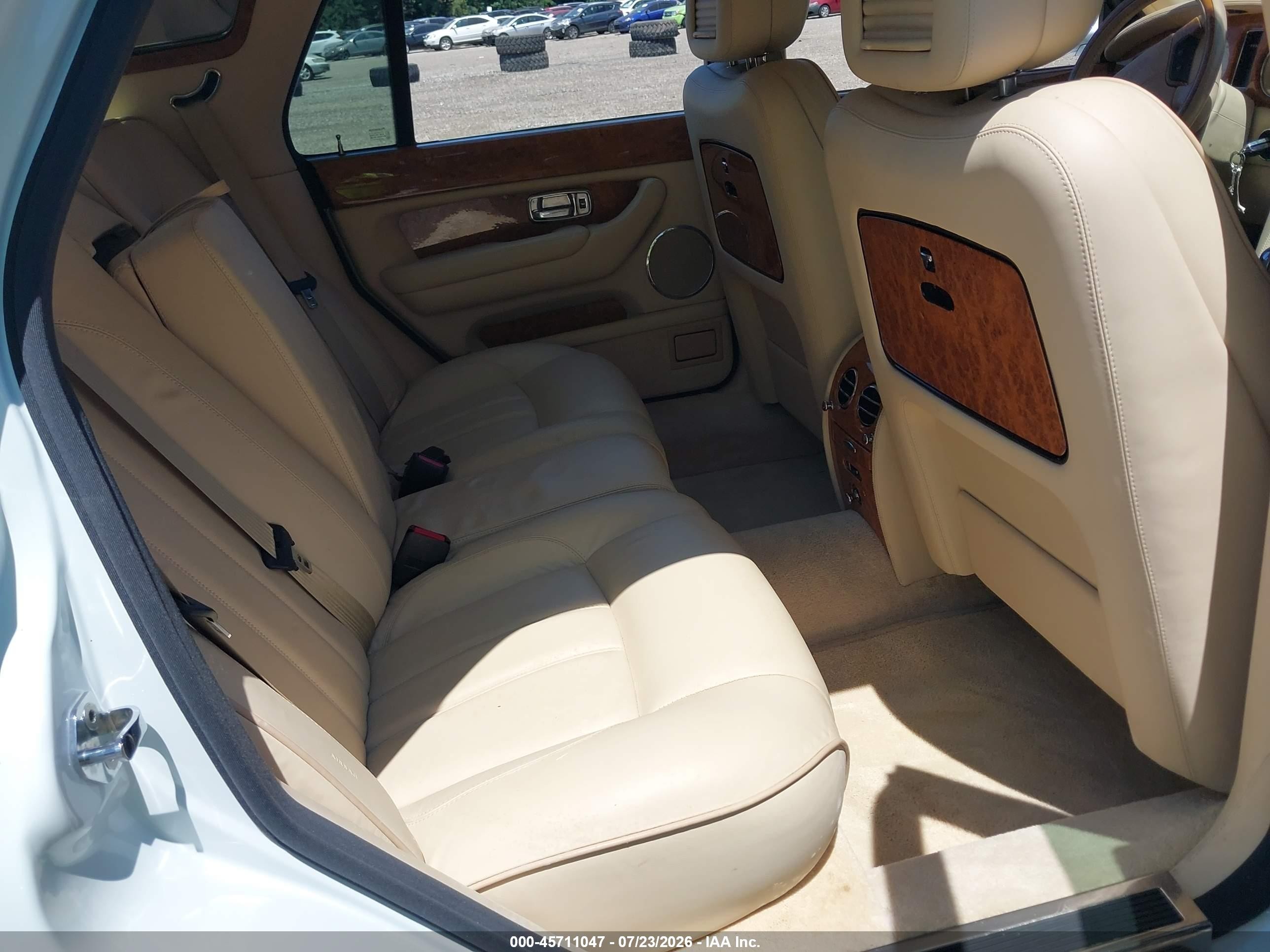 2005 Bentley Arnage R/rl Белый vin: SCBLC37F85CX10918