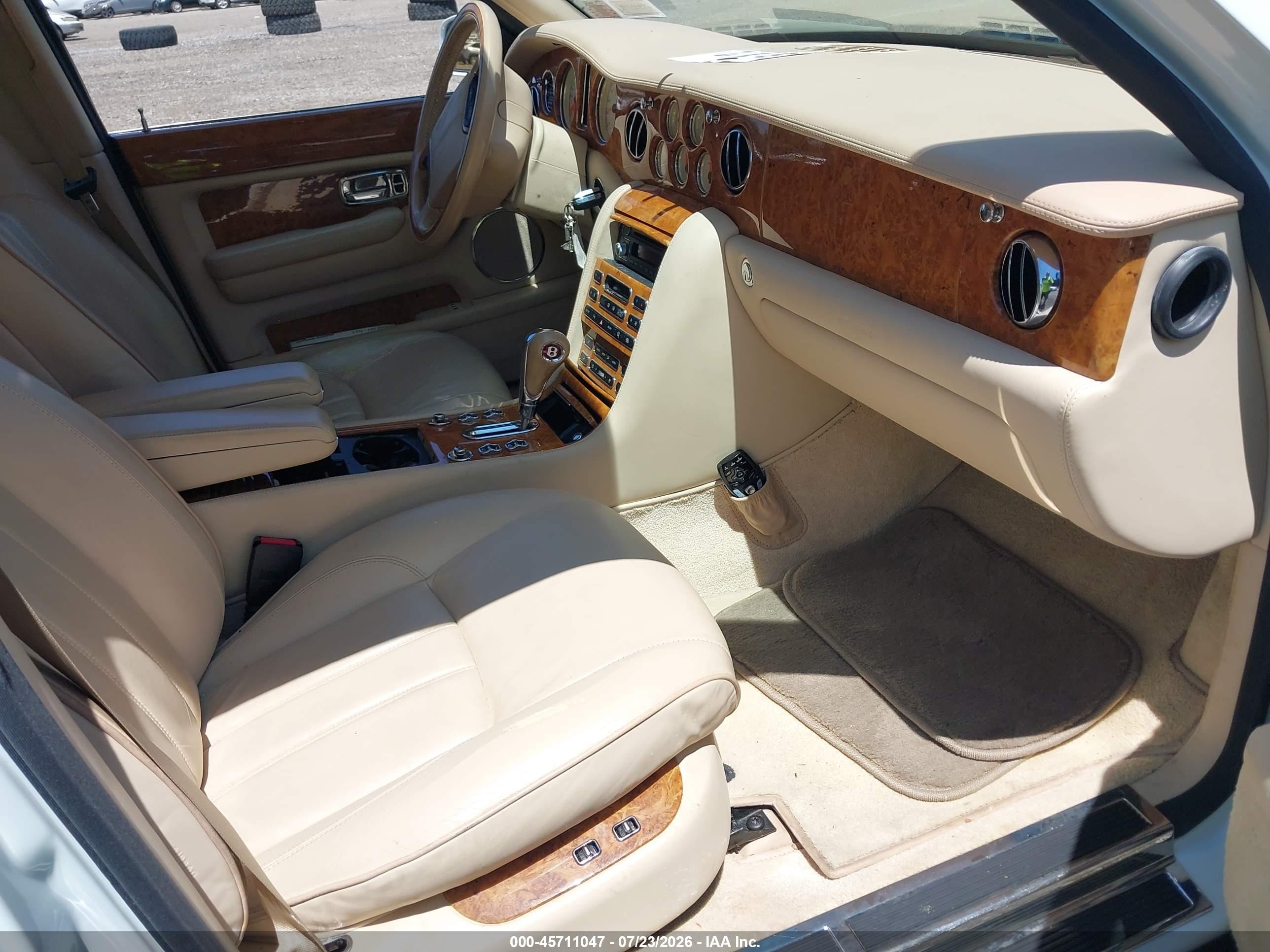 2005 Bentley Arnage R/rl Белый vin: SCBLC37F85CX10918
