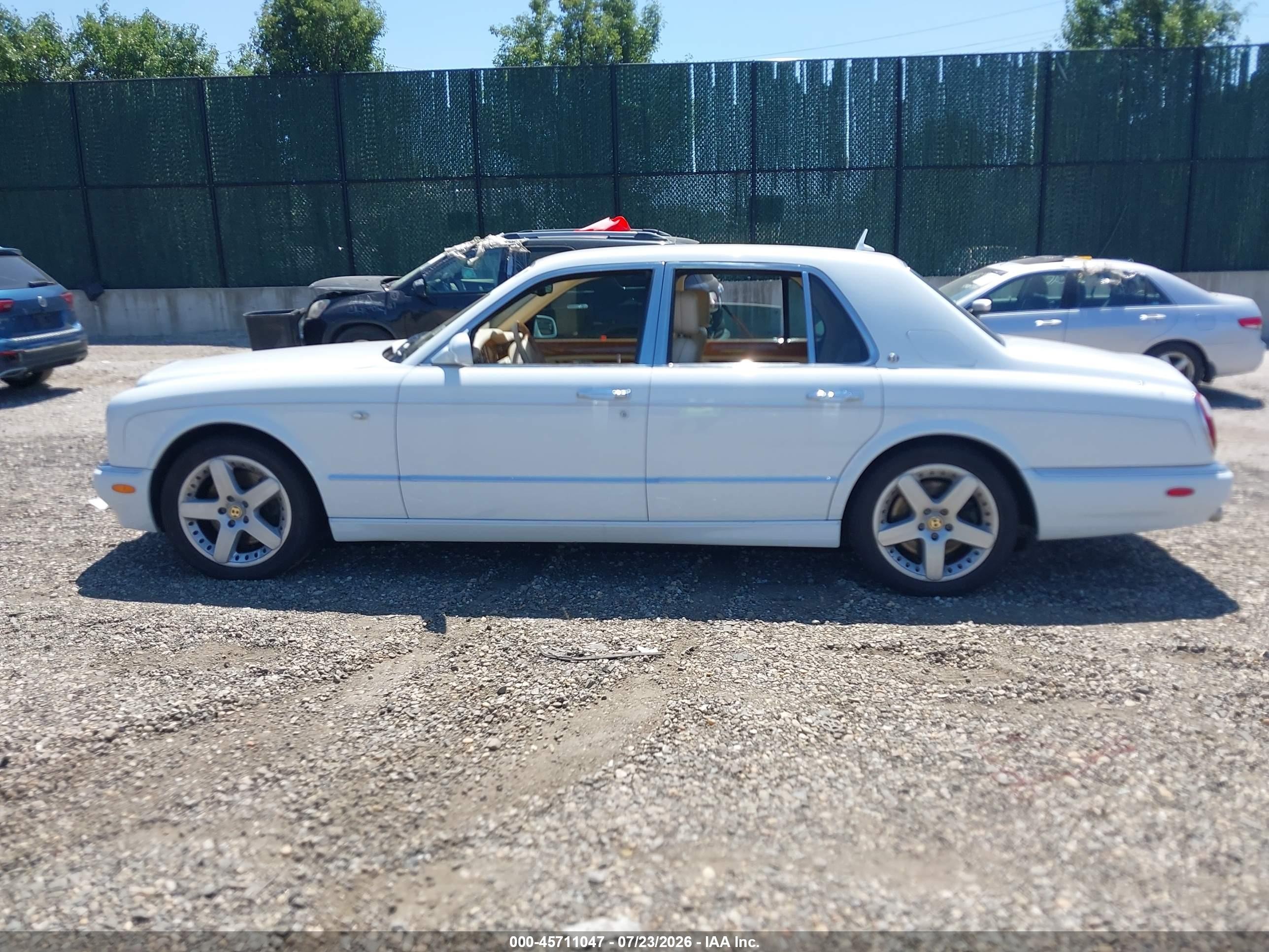 2005 Bentley Arnage R/rl Белый vin: SCBLC37F85CX10918