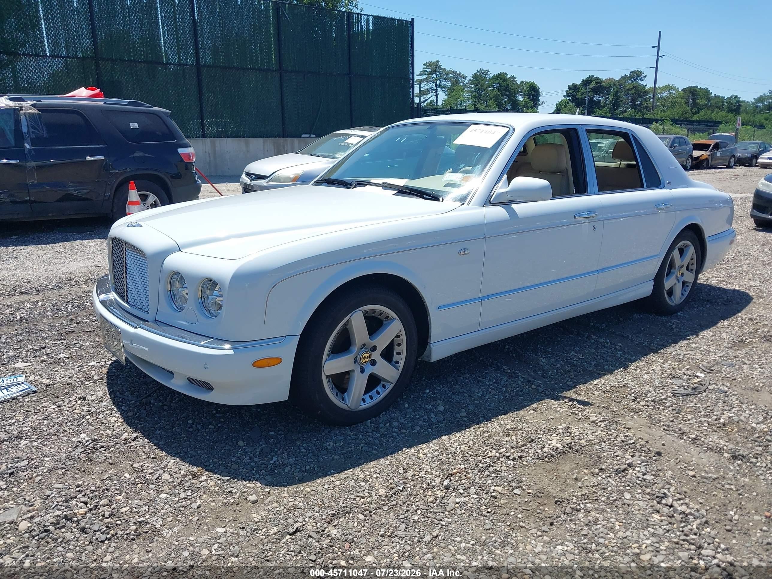 2005 Bentley Arnage R/rl Белый vin: SCBLC37F85CX10918
