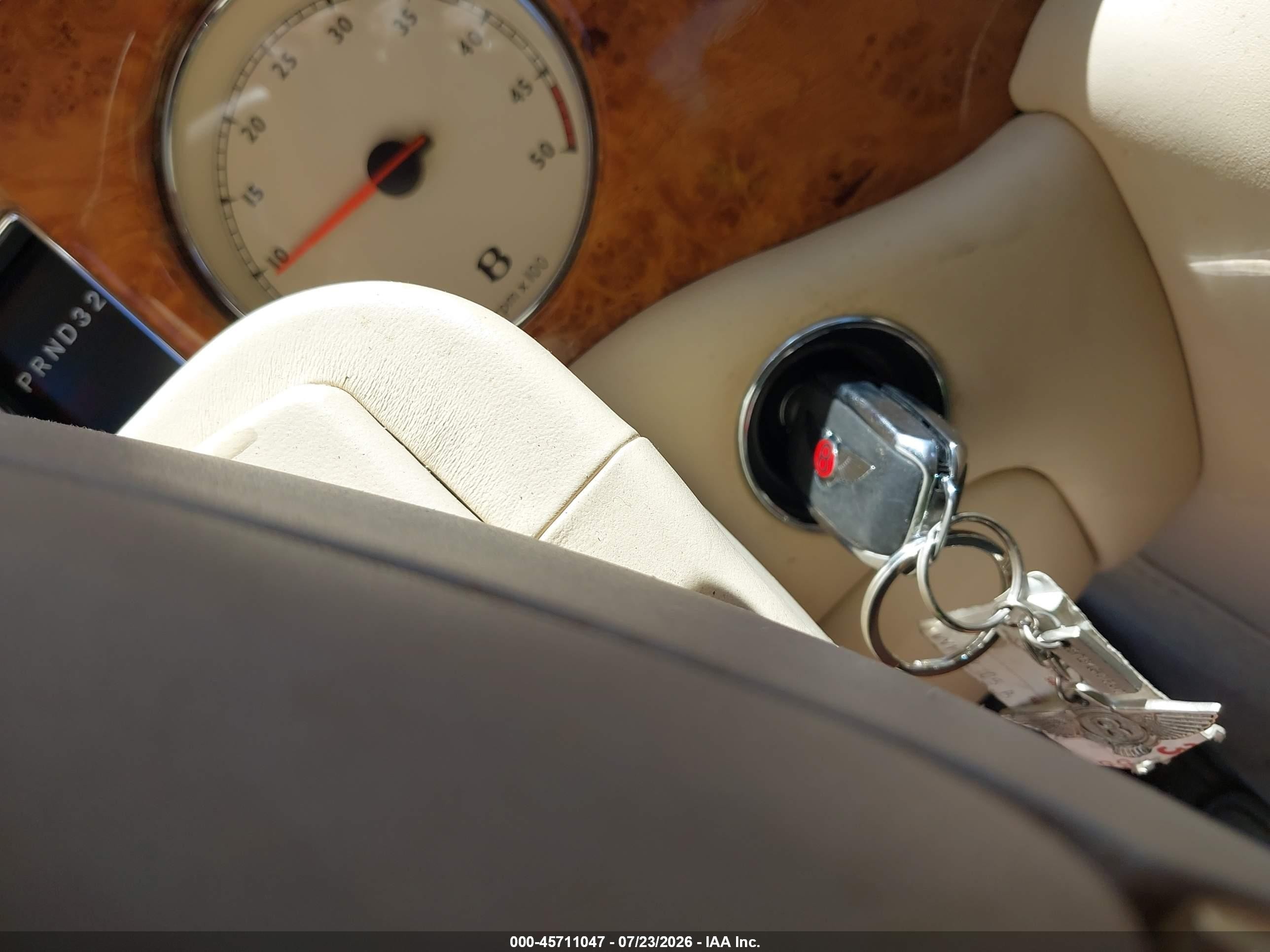 2005 Bentley Arnage R/rl Белый vin: SCBLC37F85CX10918