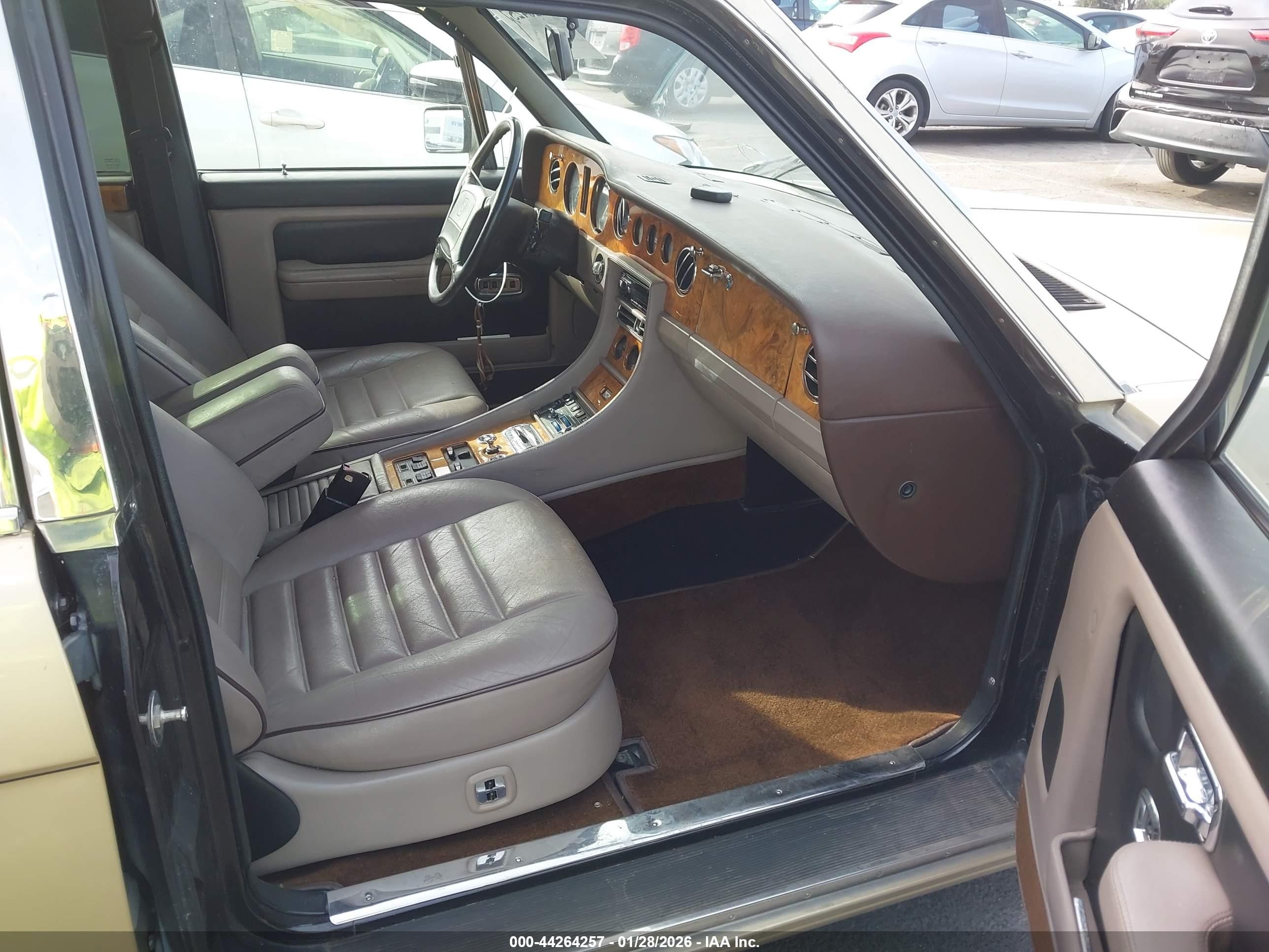 1990 Bentley Turbo R Золотой vin: SCBZR03D8LCX33558