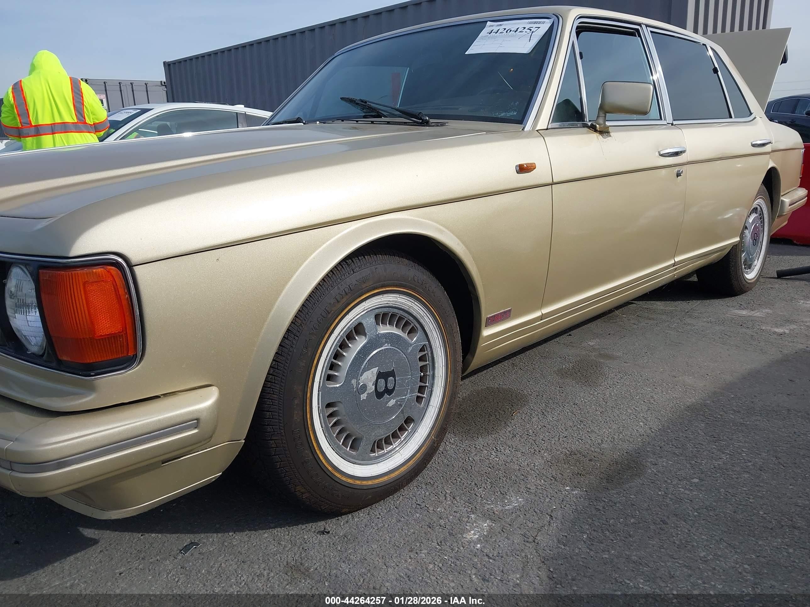 1990 Bentley Turbo R Золотой vin: SCBZR03D8LCX33558