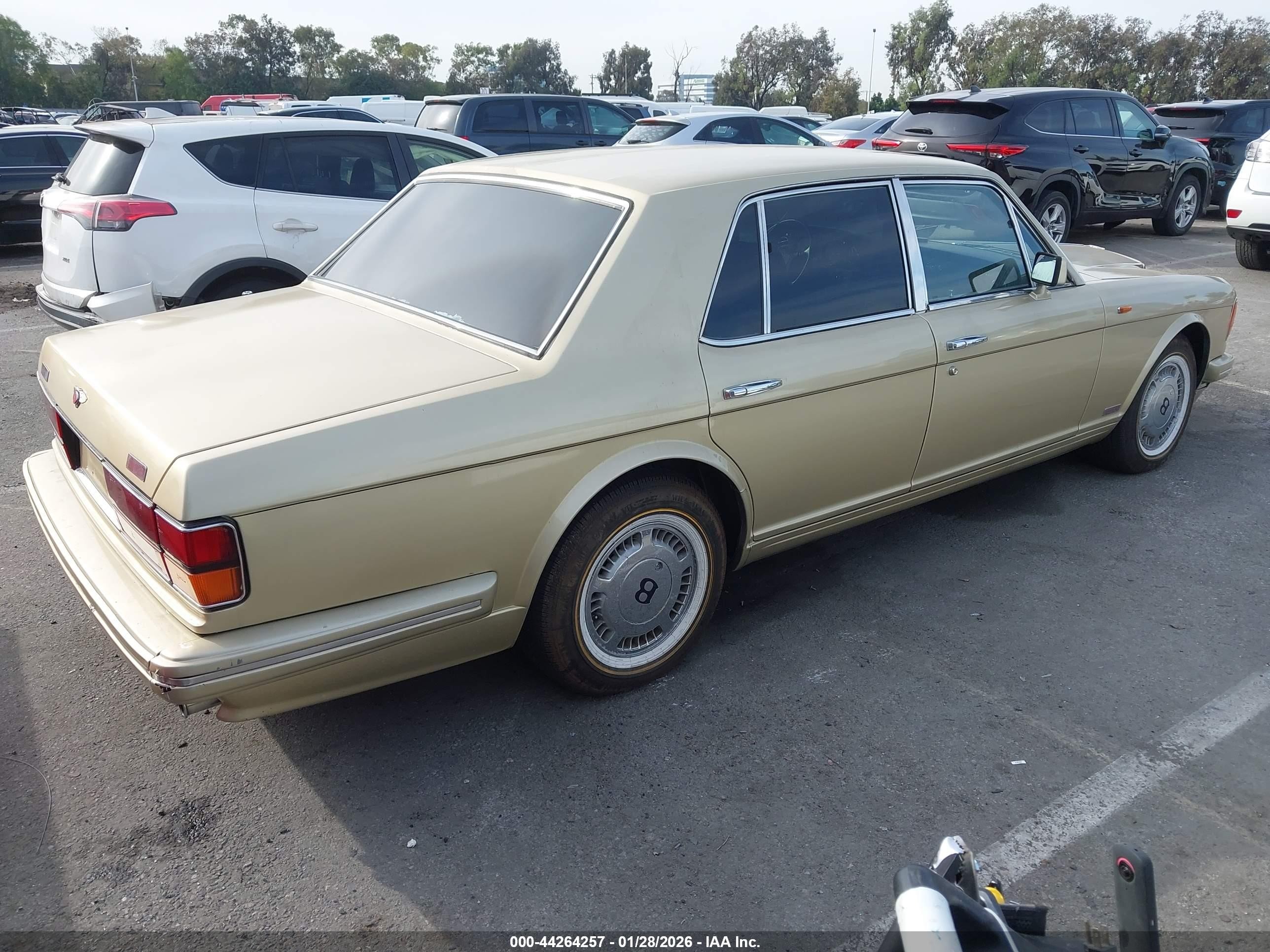 1990 Bentley Turbo R Золотой vin: SCBZR03D8LCX33558