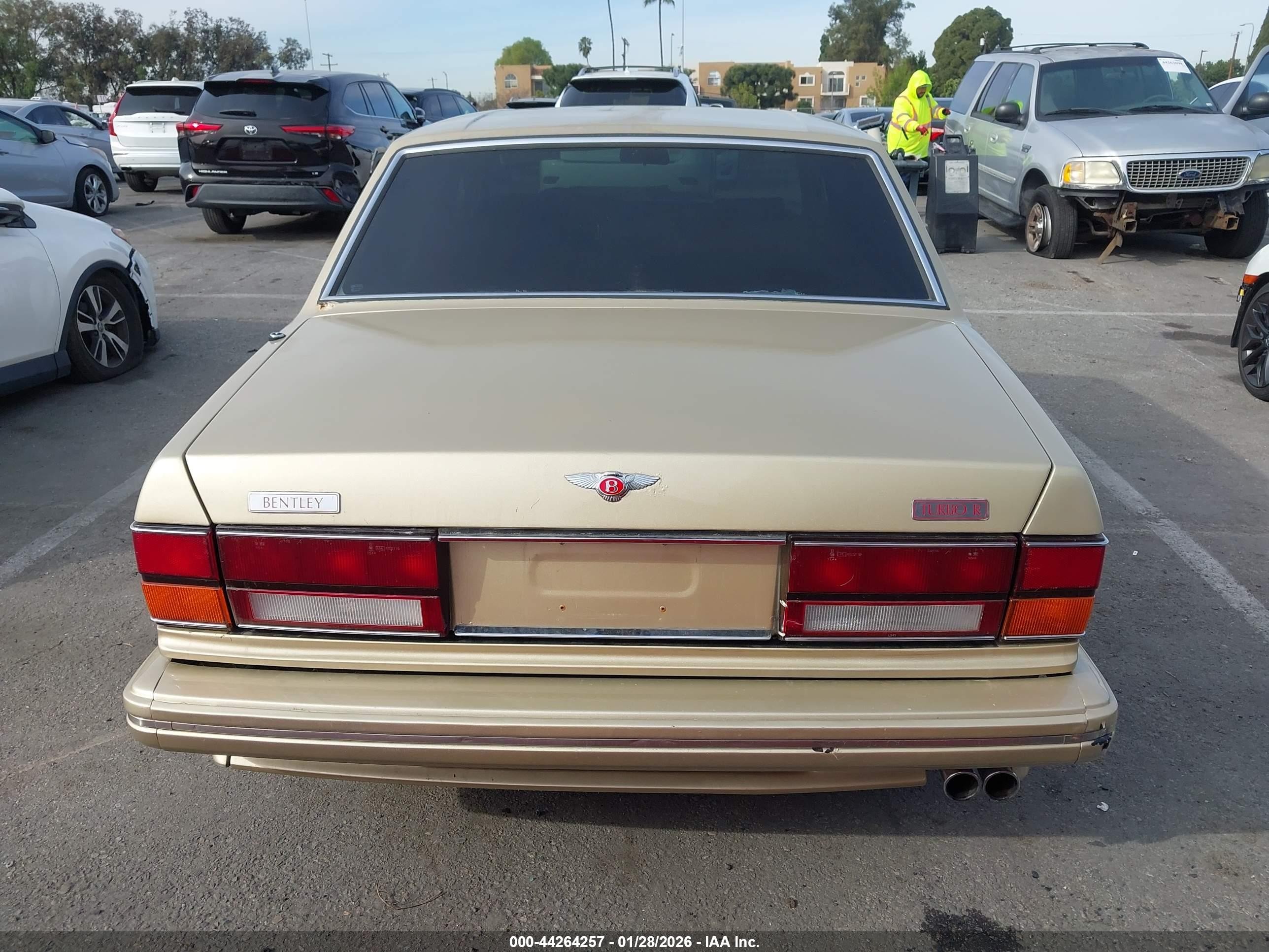 1990 Bentley Turbo R Золотой vin: SCBZR03D8LCX33558
