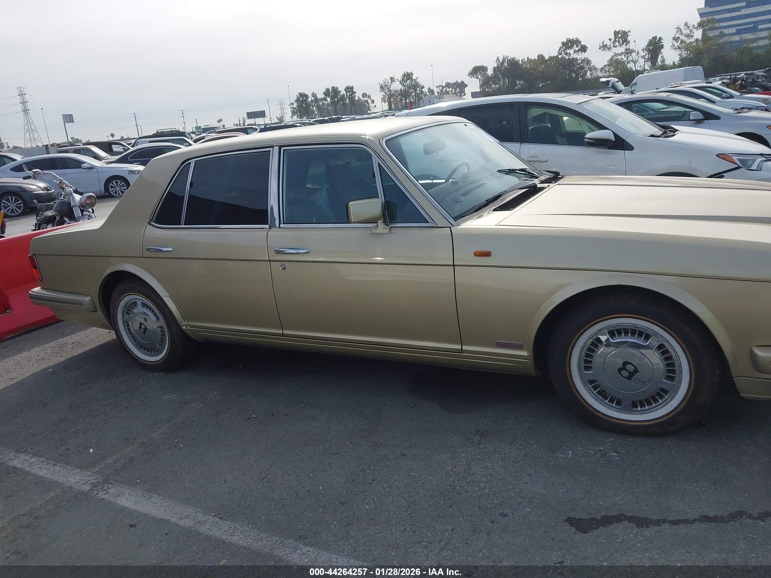 1990 Bentley Turbo R Золотой vin: SCBZR03D8LCX33558
