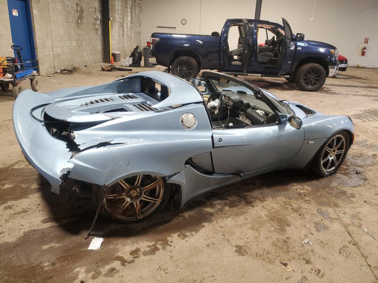 2006 Lotus Elise    Blue vin: SCCPC11126HL30430