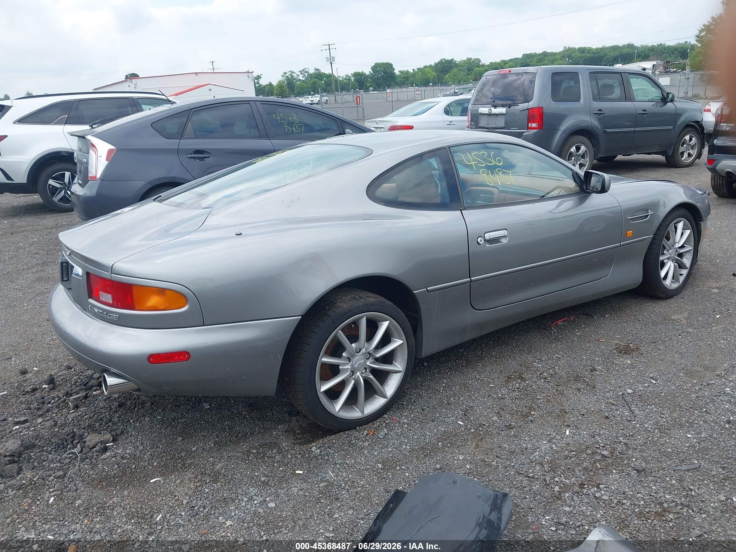2002 Aston Martin Db7 Vantage   Серебряный vin: SCFAB22342K302479