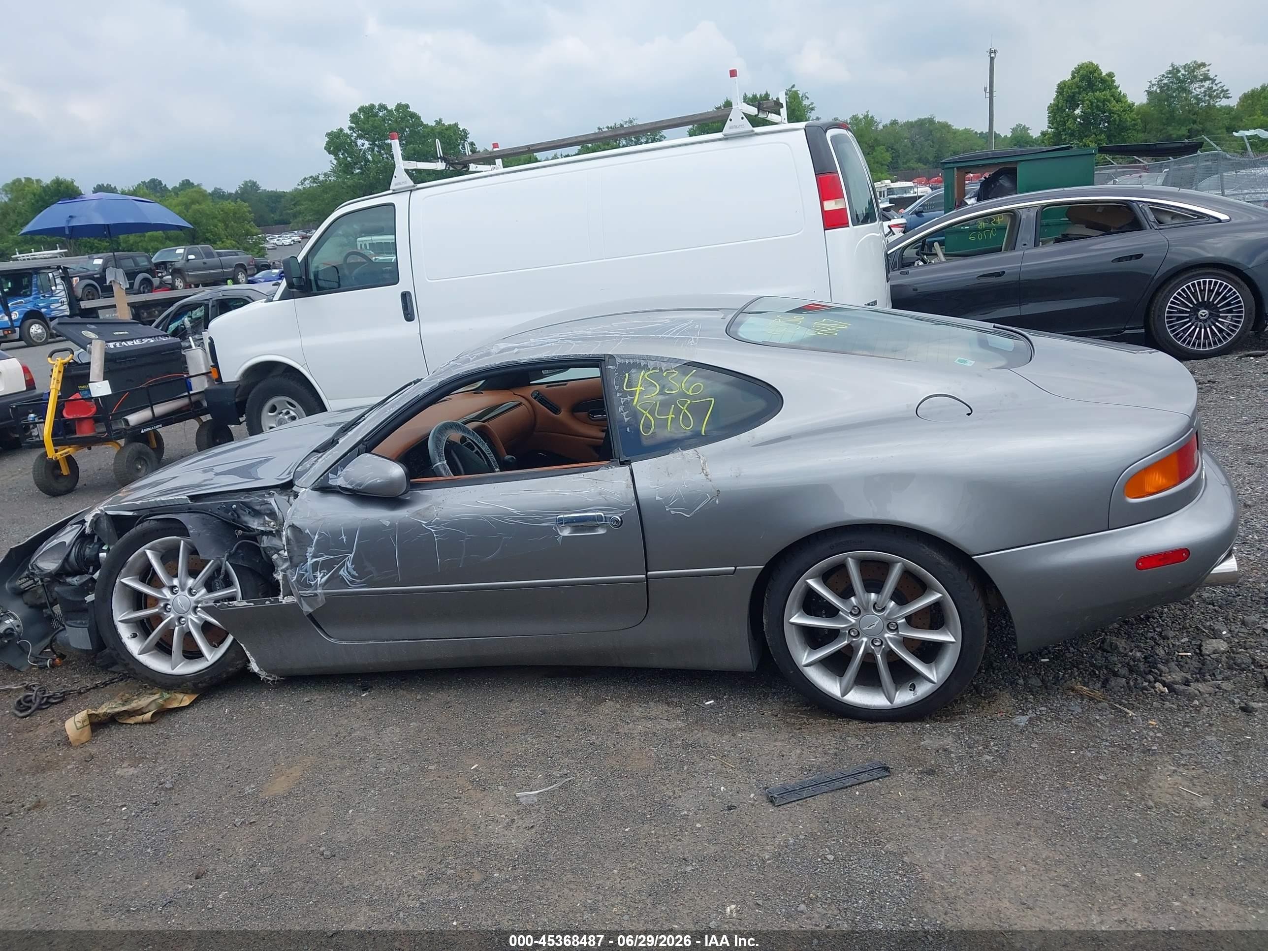 2002 Aston Martin Db7 Vantage   Серебряный vin: SCFAB22342K302479