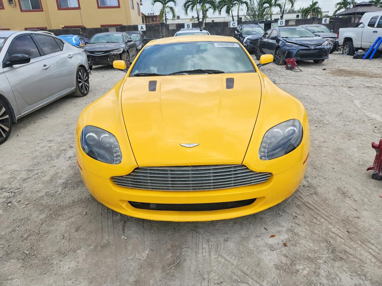 2007 Aston Martin V8 Vantage Желтый vin: SCFBB03B47GC04466