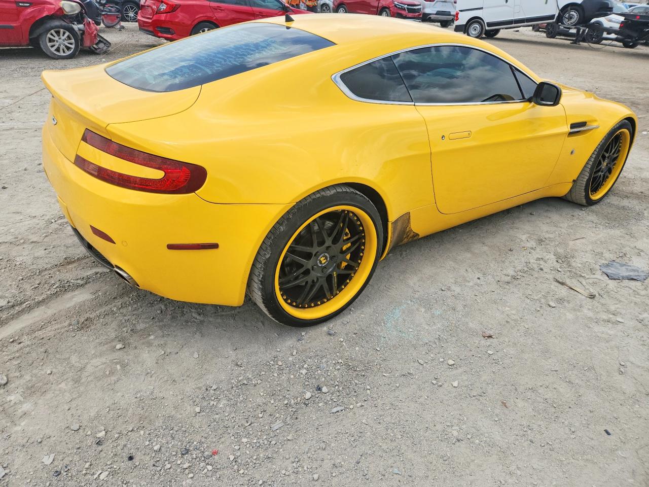 2007 Aston Martin V8 Vantage Желтый vin: SCFBB03B47GC04466