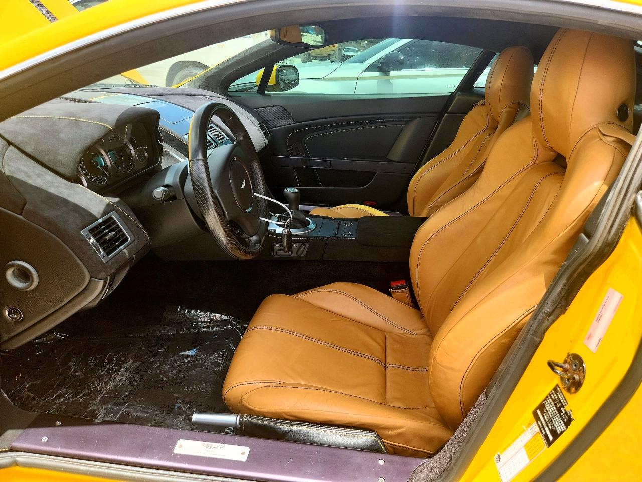 2007 Aston Martin V8 Vantage Желтый vin: SCFBB03B47GC04466