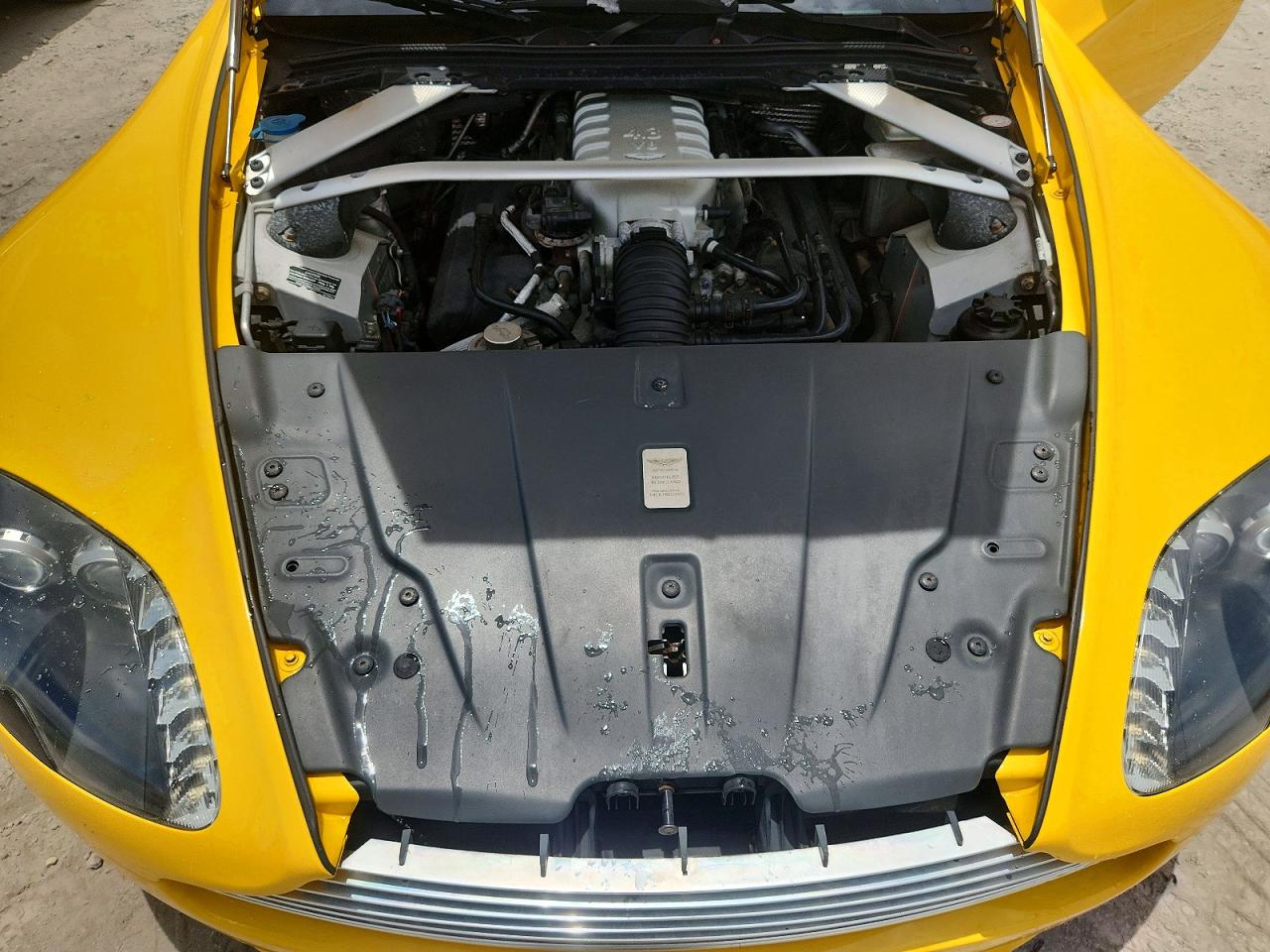 2007 Aston Martin V8 Vantage Желтый vin: SCFBB03B47GC04466