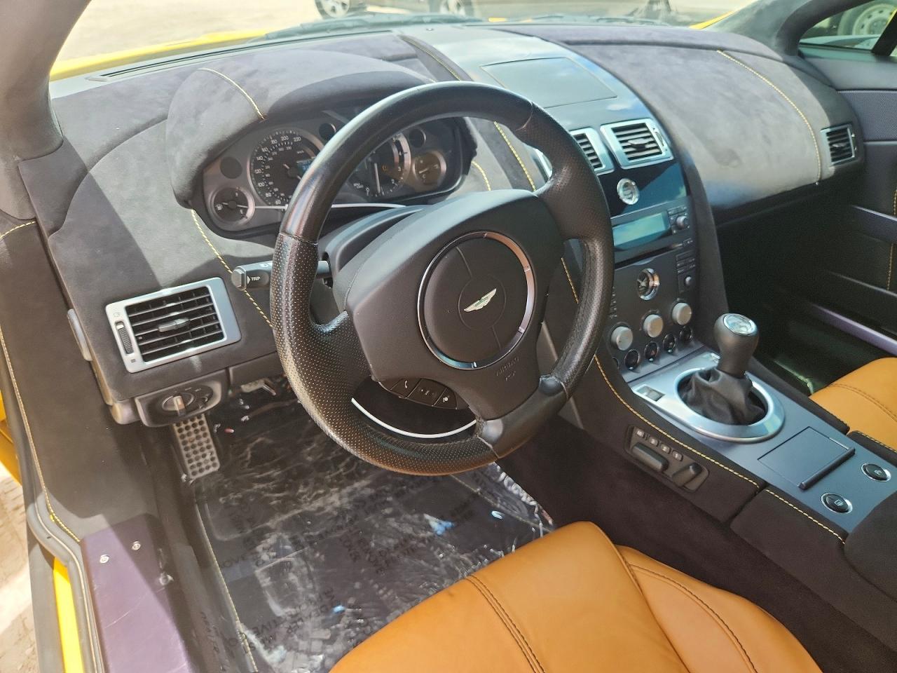 2007 Aston Martin V8 Vantage Желтый vin: SCFBB03B47GC04466