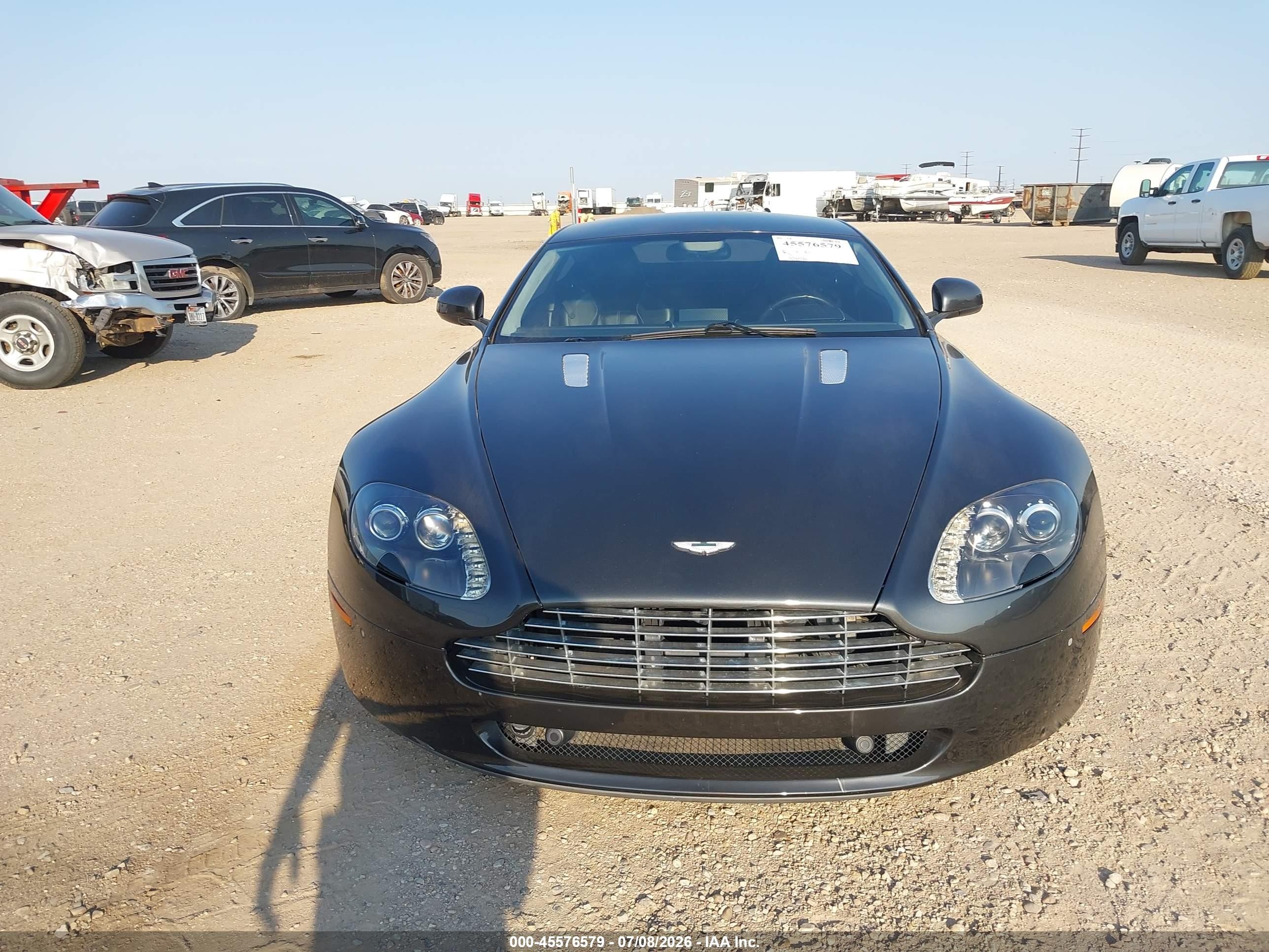 2010 Aston Martin V8 Vantage   Черный vin: SCFEFBAC2AGC13750