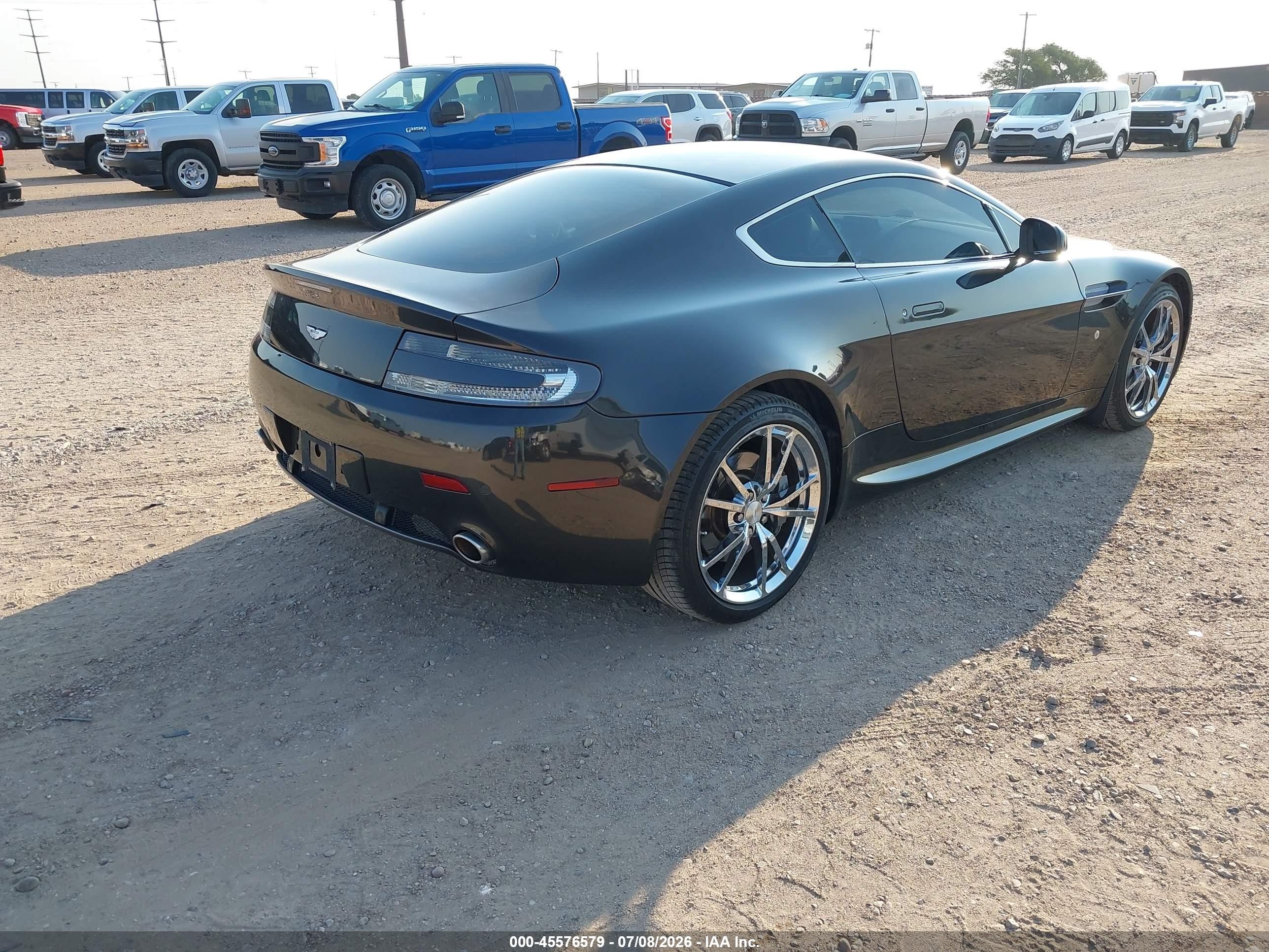 2010 Aston Martin V8 Vantage   Черный vin: SCFEFBAC2AGC13750