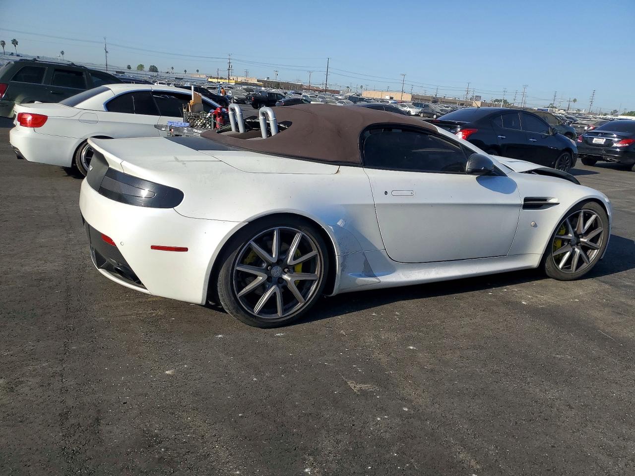 2013 Aston Martin V8 Vantage Белый vin: SCFEKBBK1DGD16518