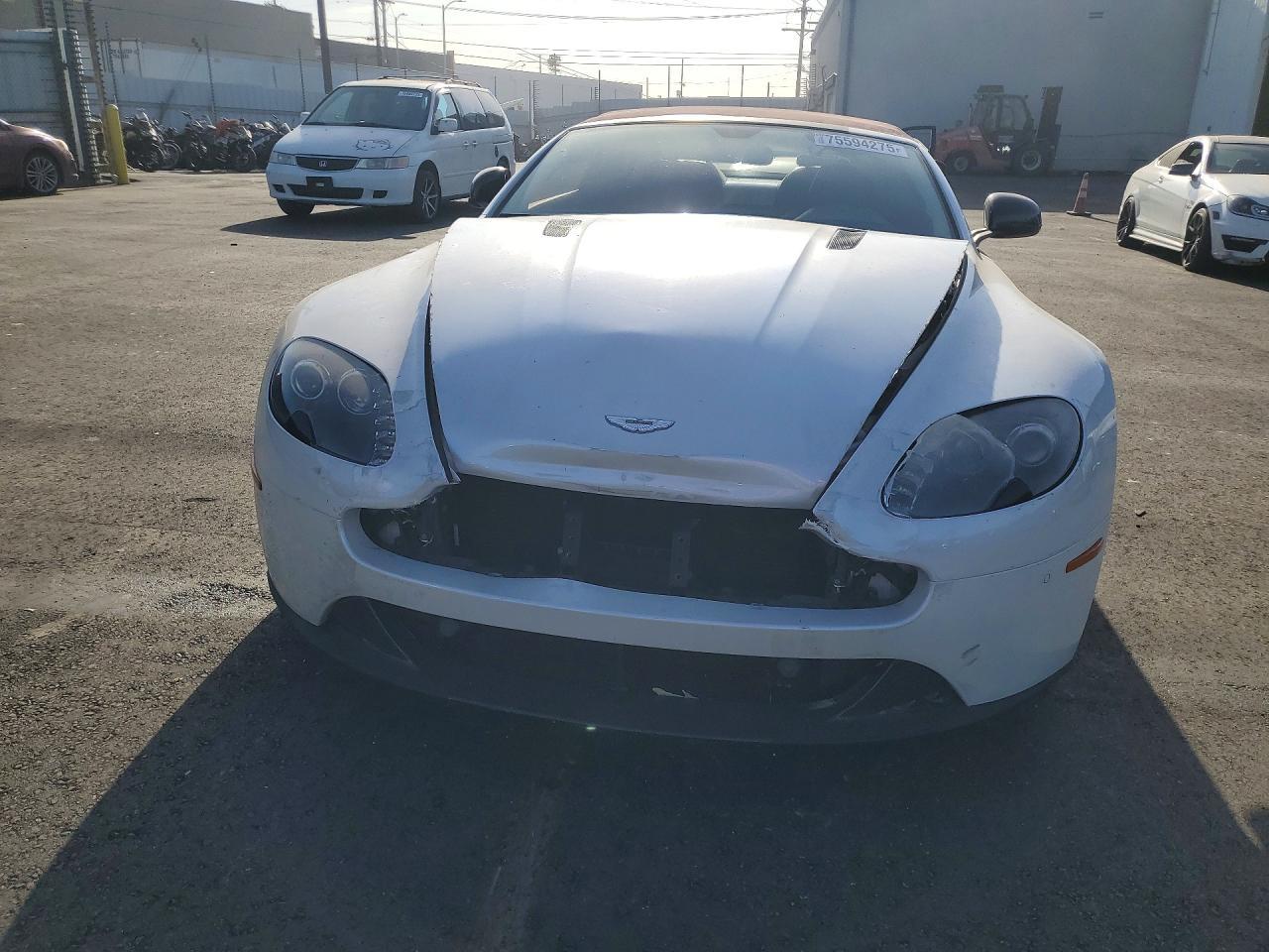 2013 Aston Martin V8 Vantage Белый vin: SCFEKBBK1DGD16518