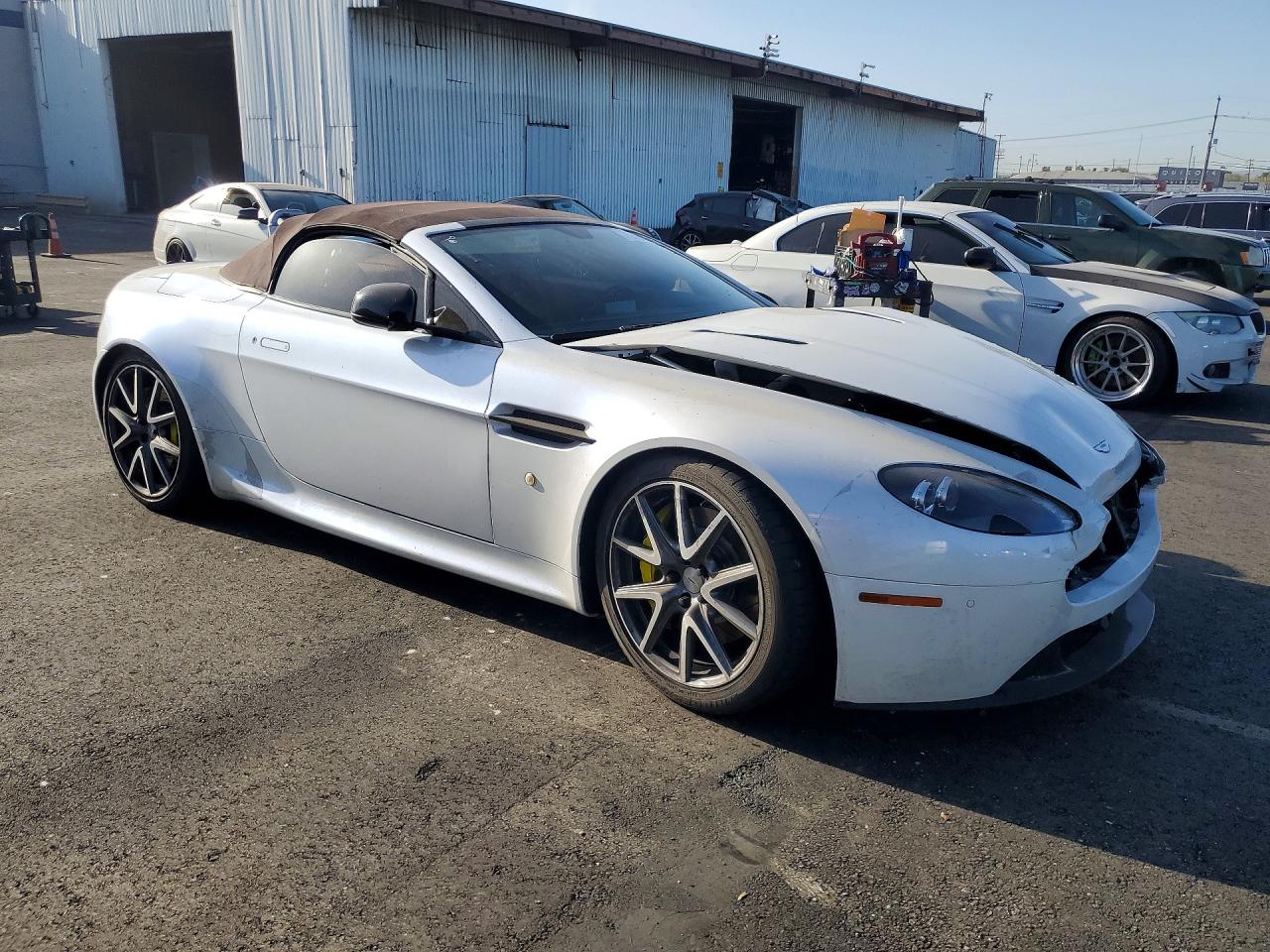 2013 Aston Martin V8 Vantage Белый vin: SCFEKBBK1DGD16518