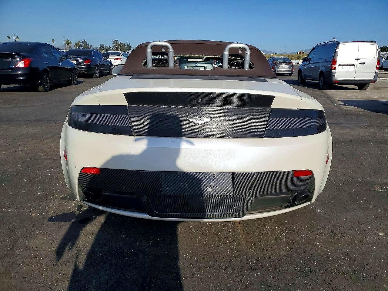 2013 Aston Martin V8 Vantage Белый vin: SCFEKBBK1DGD16518