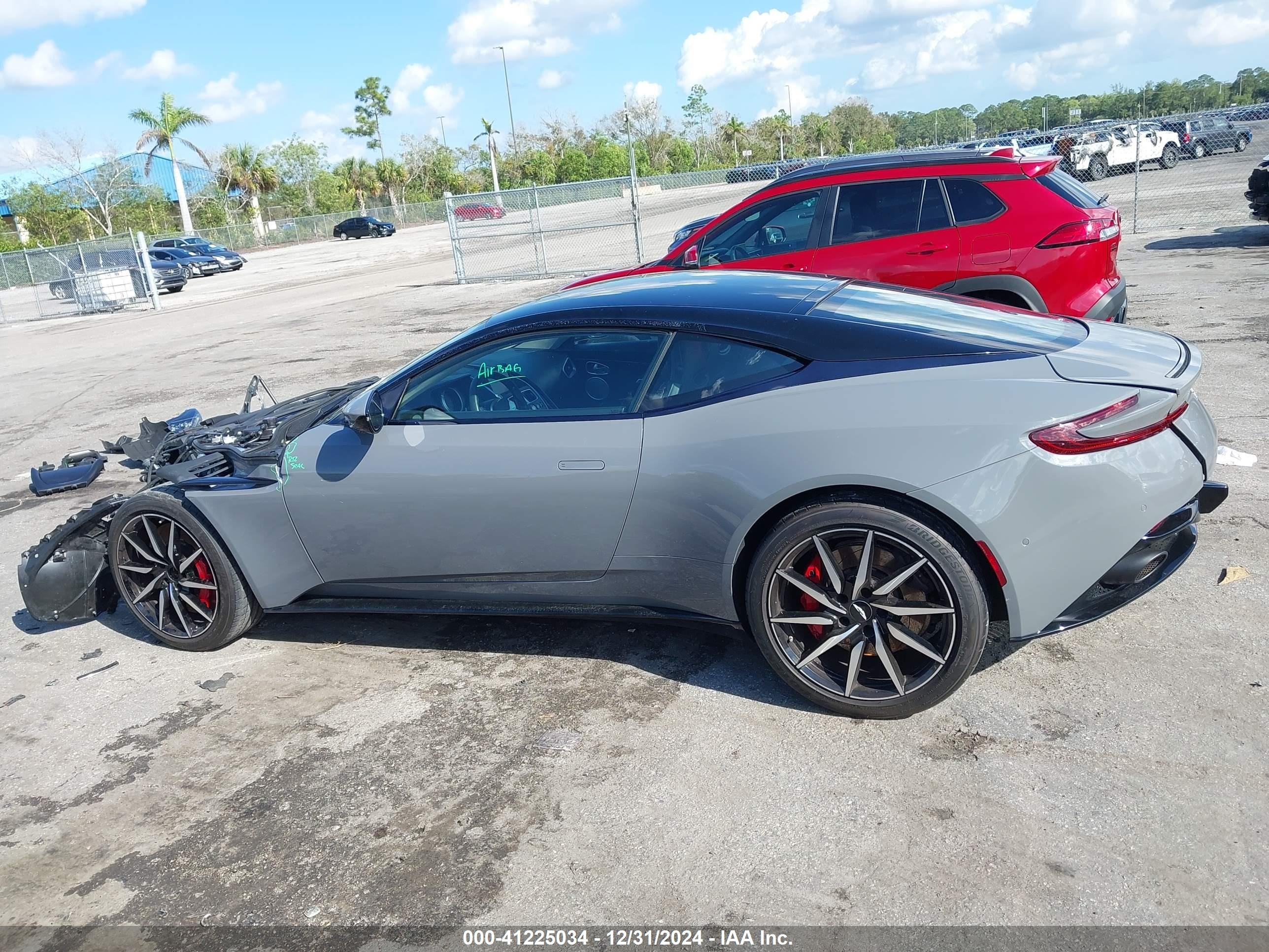 2020 Aston Martin Db11   Серый vin: SCFRMFAW5LGL09977