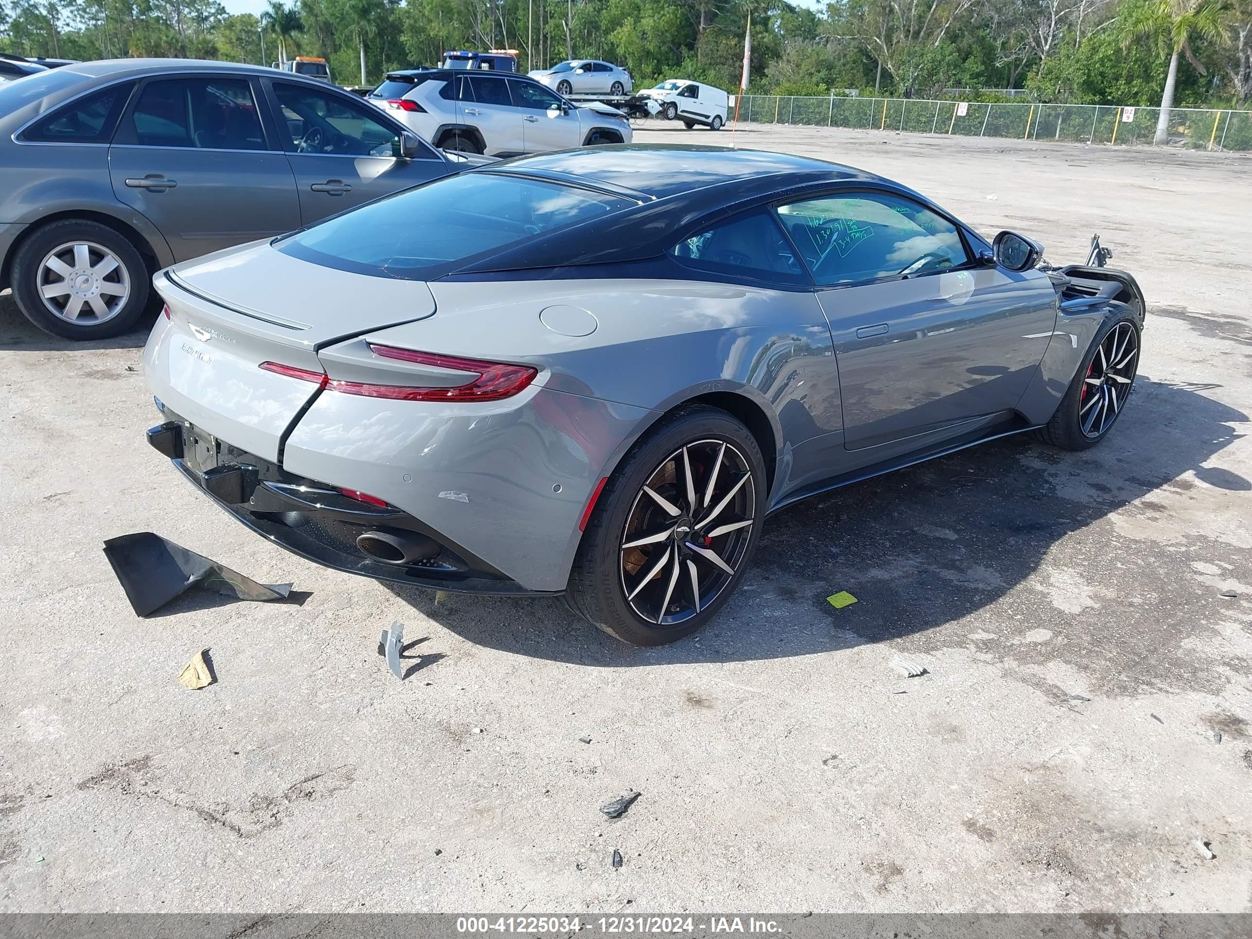 2020 Aston Martin Db11   Серый vin: SCFRMFAW5LGL09977