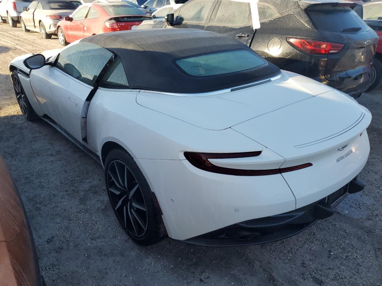2020 Aston Martin Db11  White vin: SCFRMFCW2LGM09449