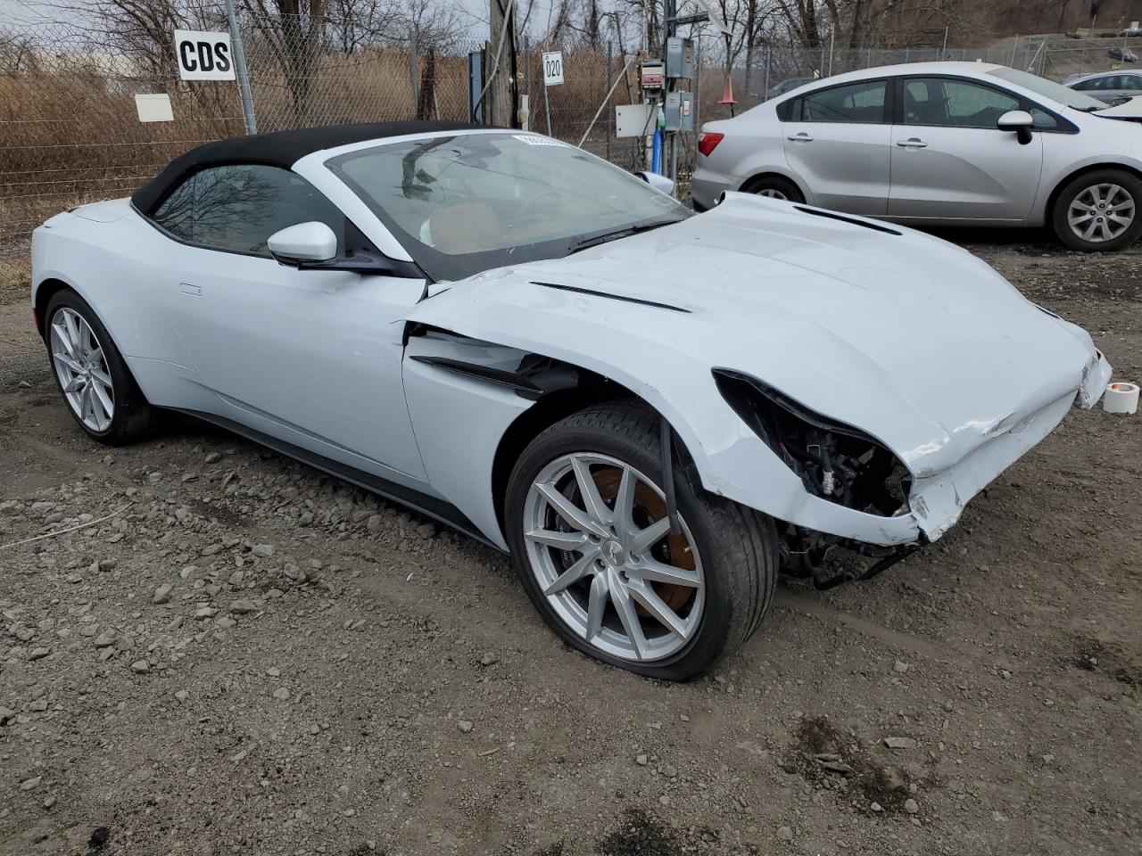 2020 Aston Martin Db11  Белый vin: SCFRMFCW3LGM08827