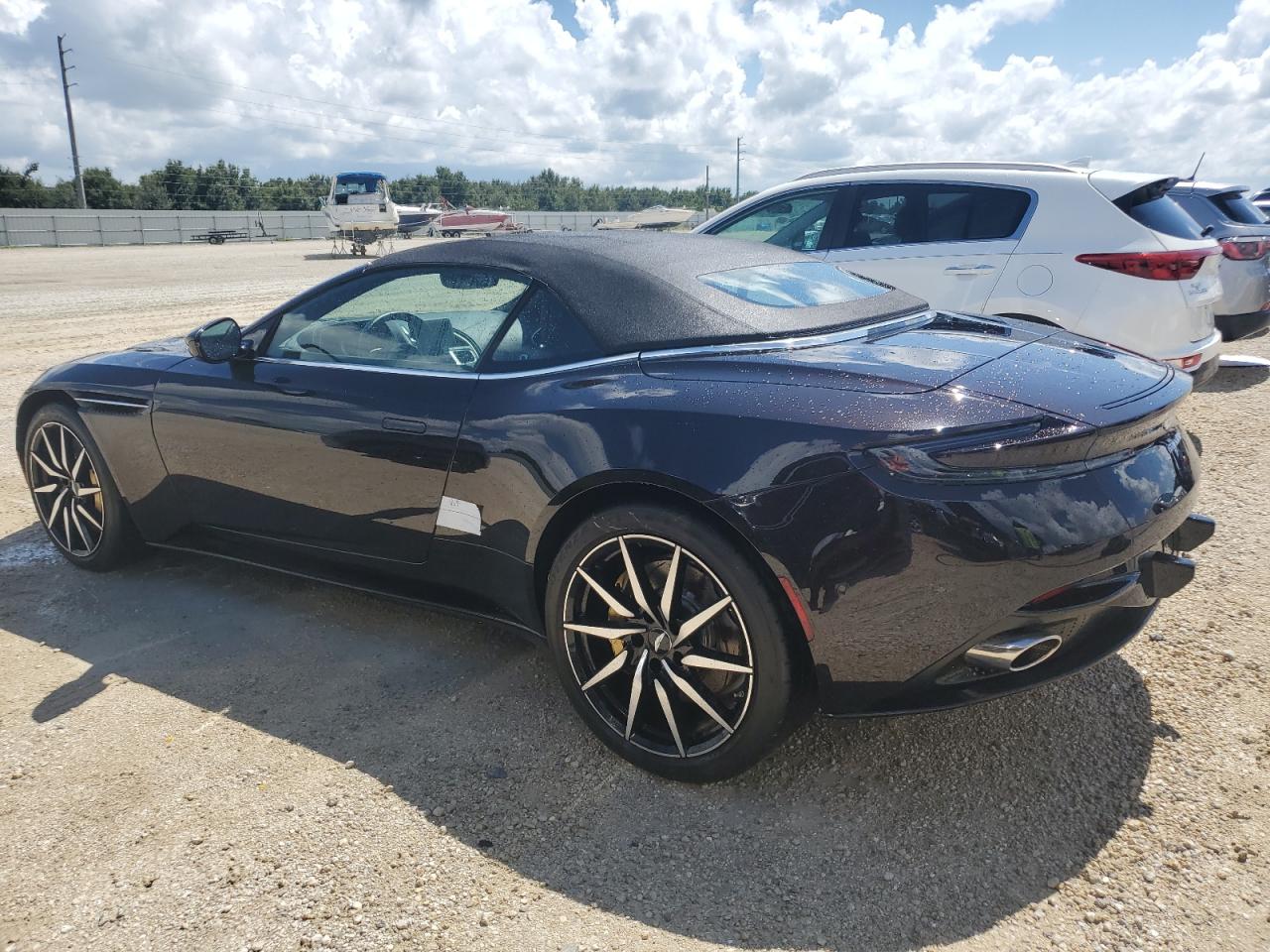 2020 Aston Martin Db11  Черный vin: SCFRMFCW6LGM09132