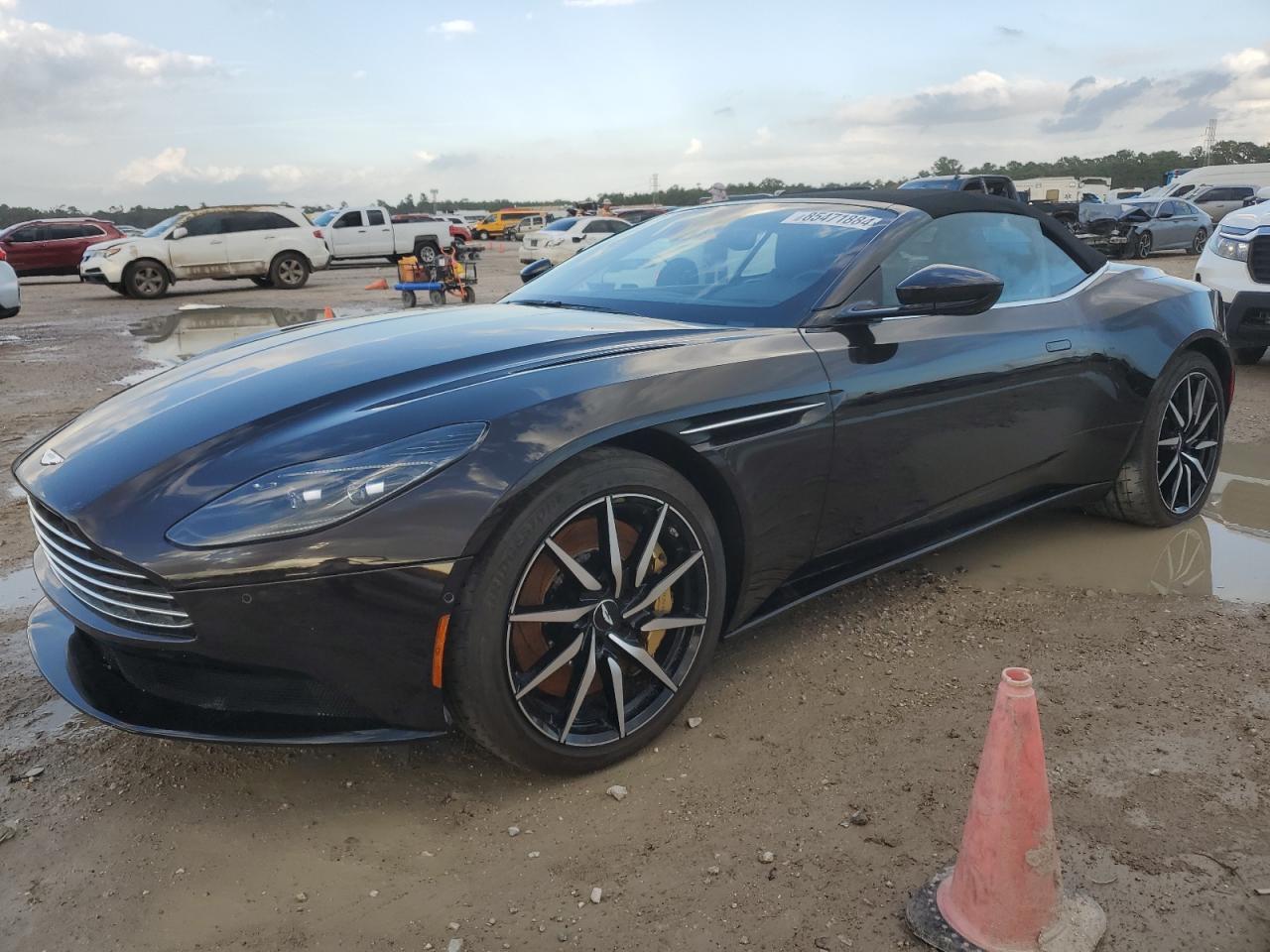 2020 Aston Martin Db11  Черный vin: SCFRMFCW6LGM09132