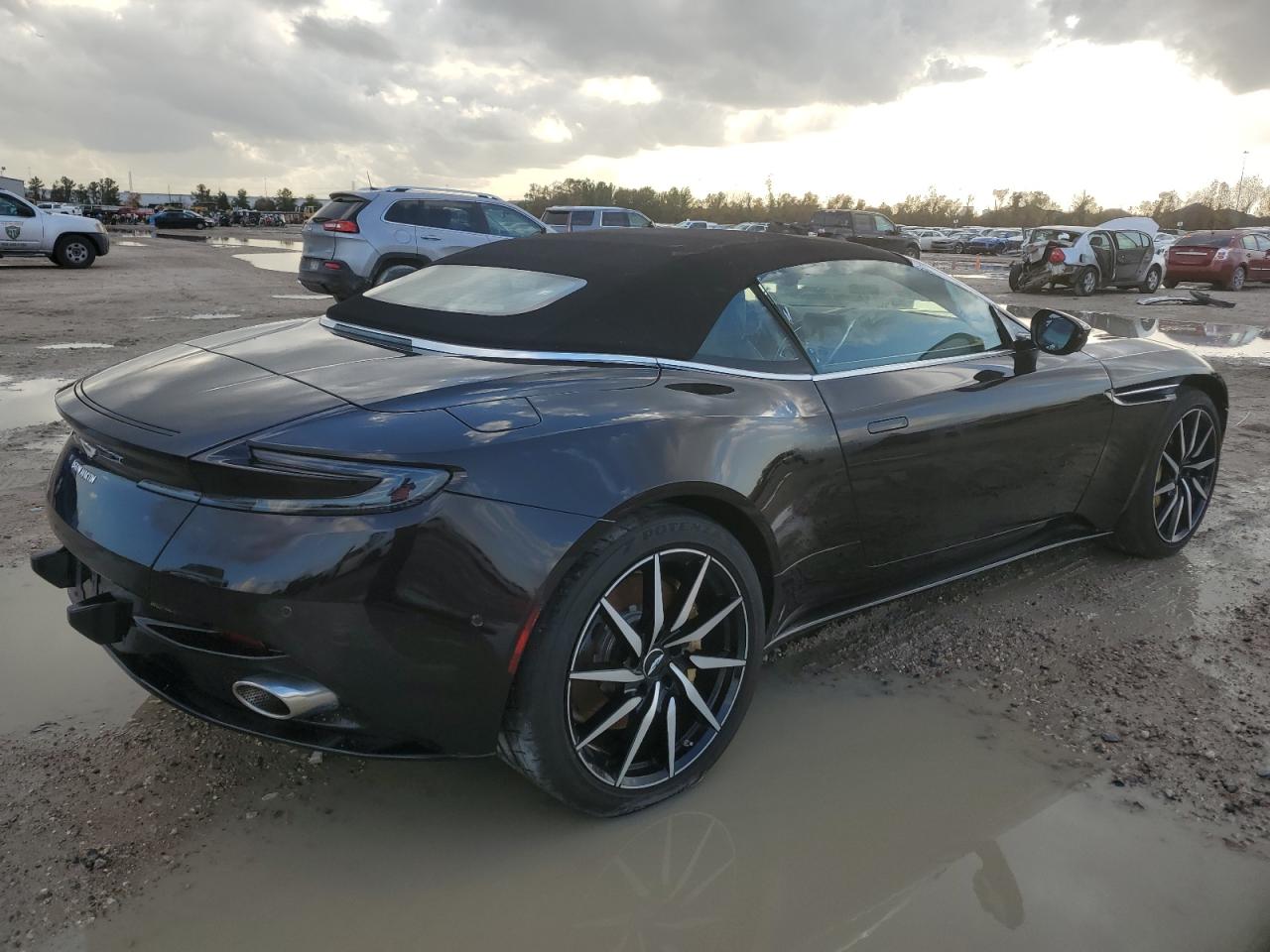 2020 Aston Martin Db11  Черный vin: SCFRMFCW6LGM09132