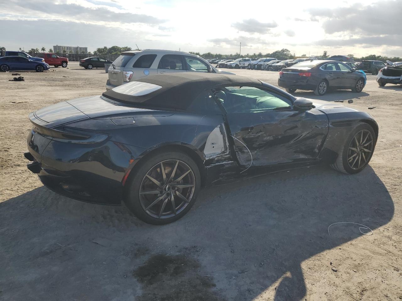 2020 Aston Martin Db11  Blue vin: SCFRMFCWXLGM08503