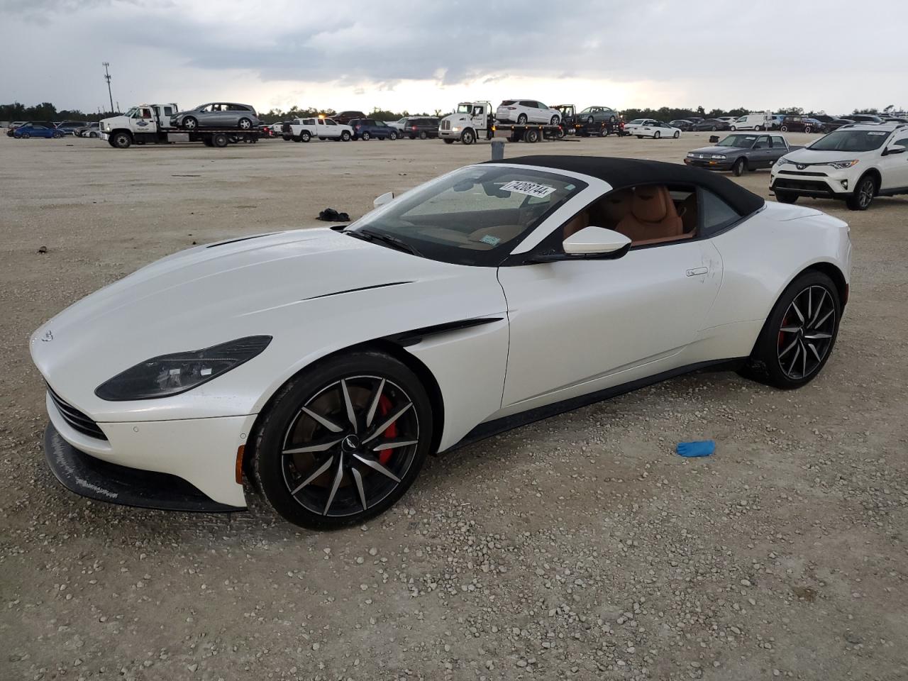 2020 Aston Martin Db11  White vin: SCFRMFCWXLGM09361