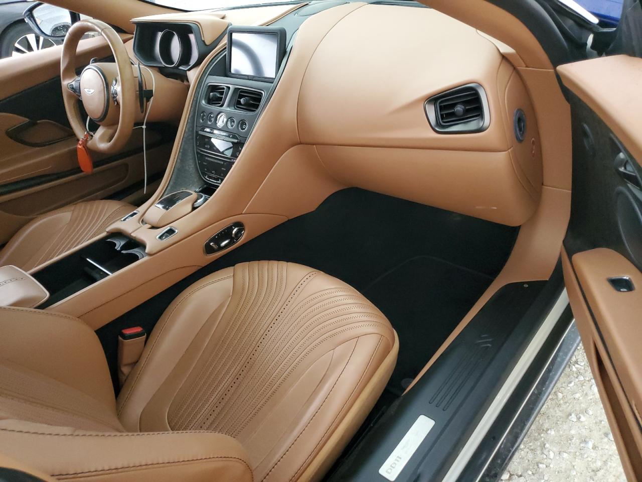 2020 Aston Martin Db11  White vin: SCFRMFCWXLGM09361