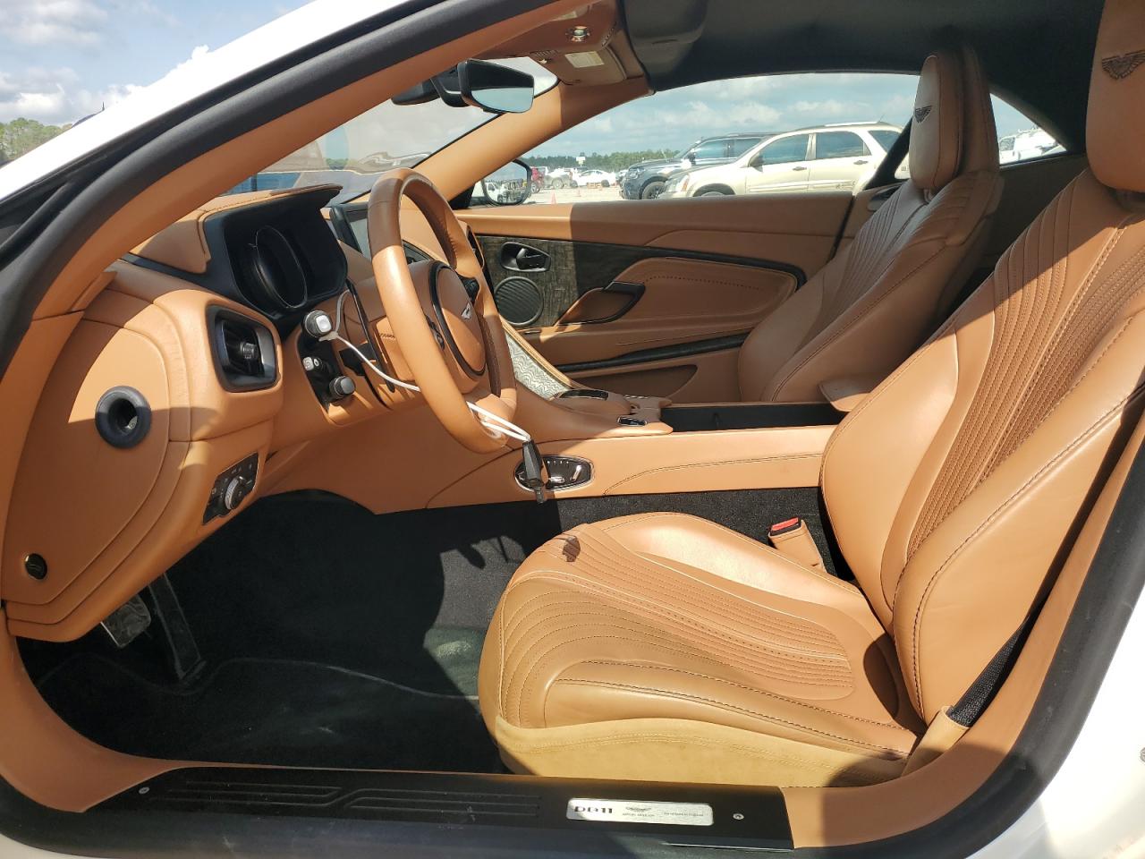 2020 Aston Martin Db11  Белый vin: SCFRMFCWXLGM09361