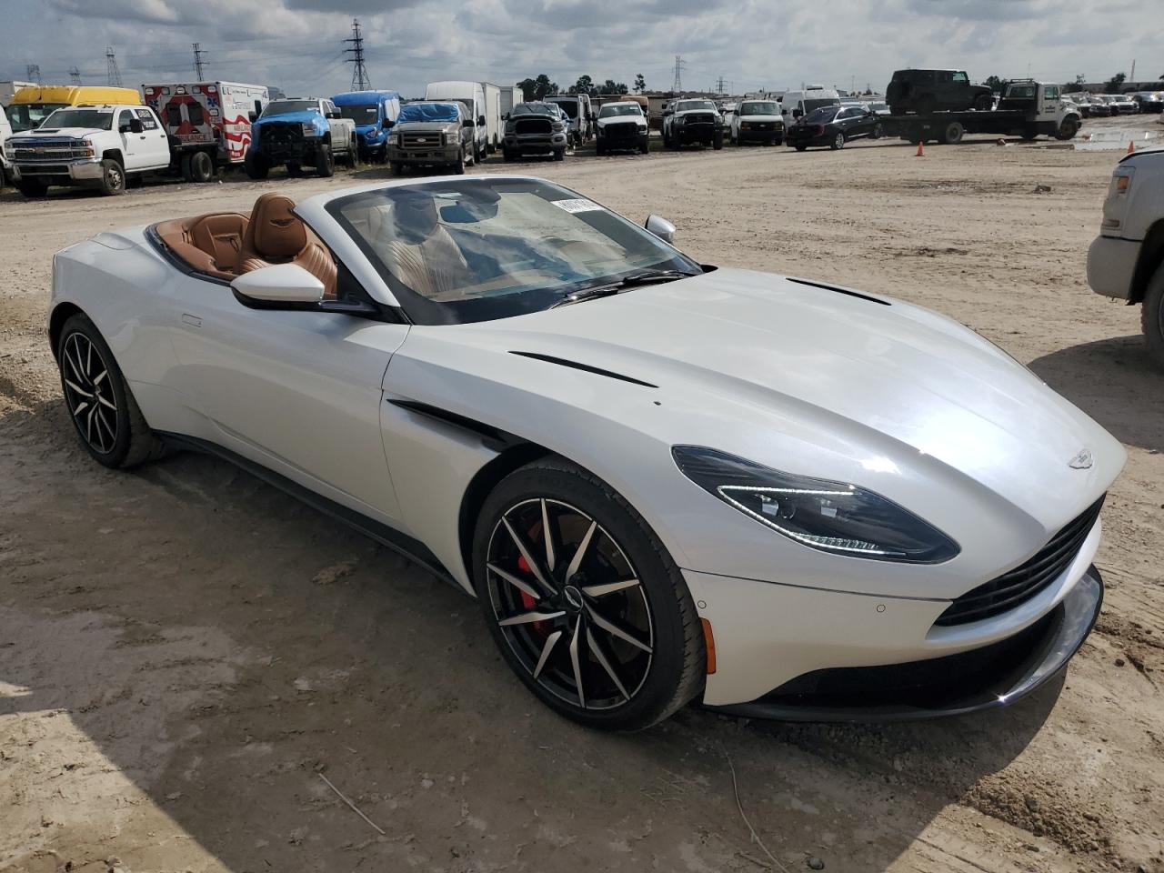 2020 Aston Martin Db11  Белый vin: SCFRMFCWXLGM09361