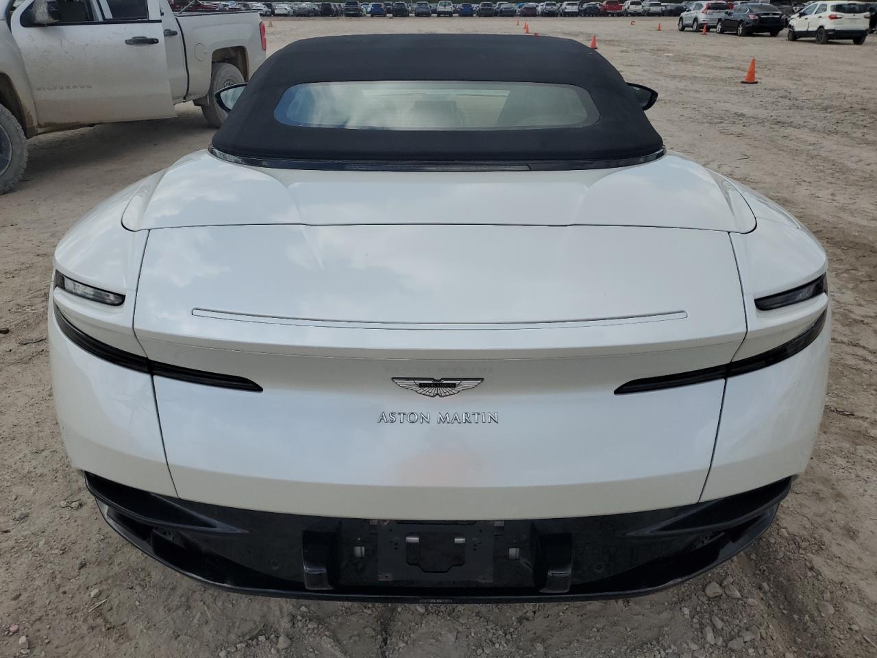 2020 Aston Martin Db11  Белый vin: SCFRMFCWXLGM09361