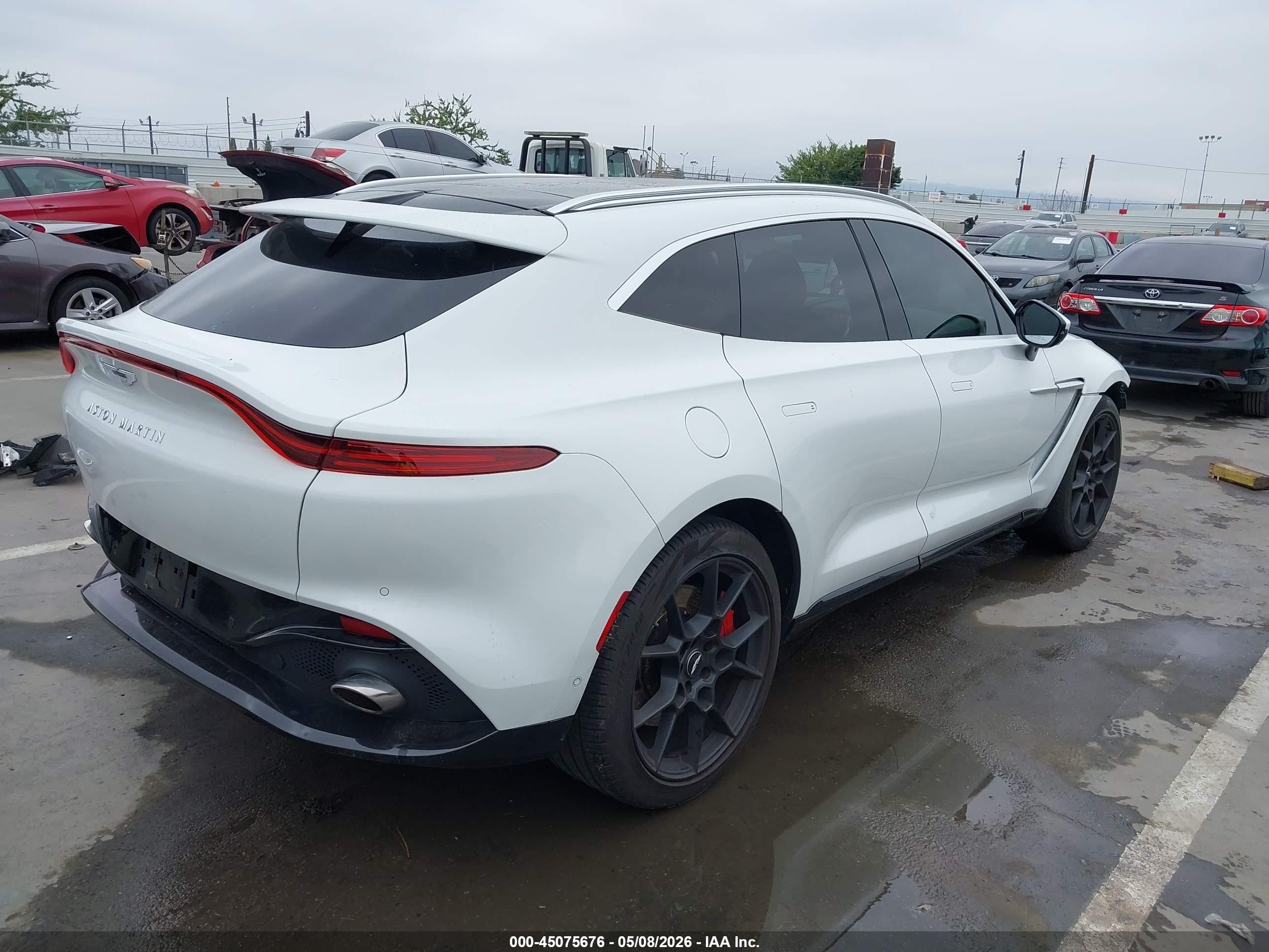 2021 Aston Martin Dbx   Белый vin: SCFVUJAW5MTV03886