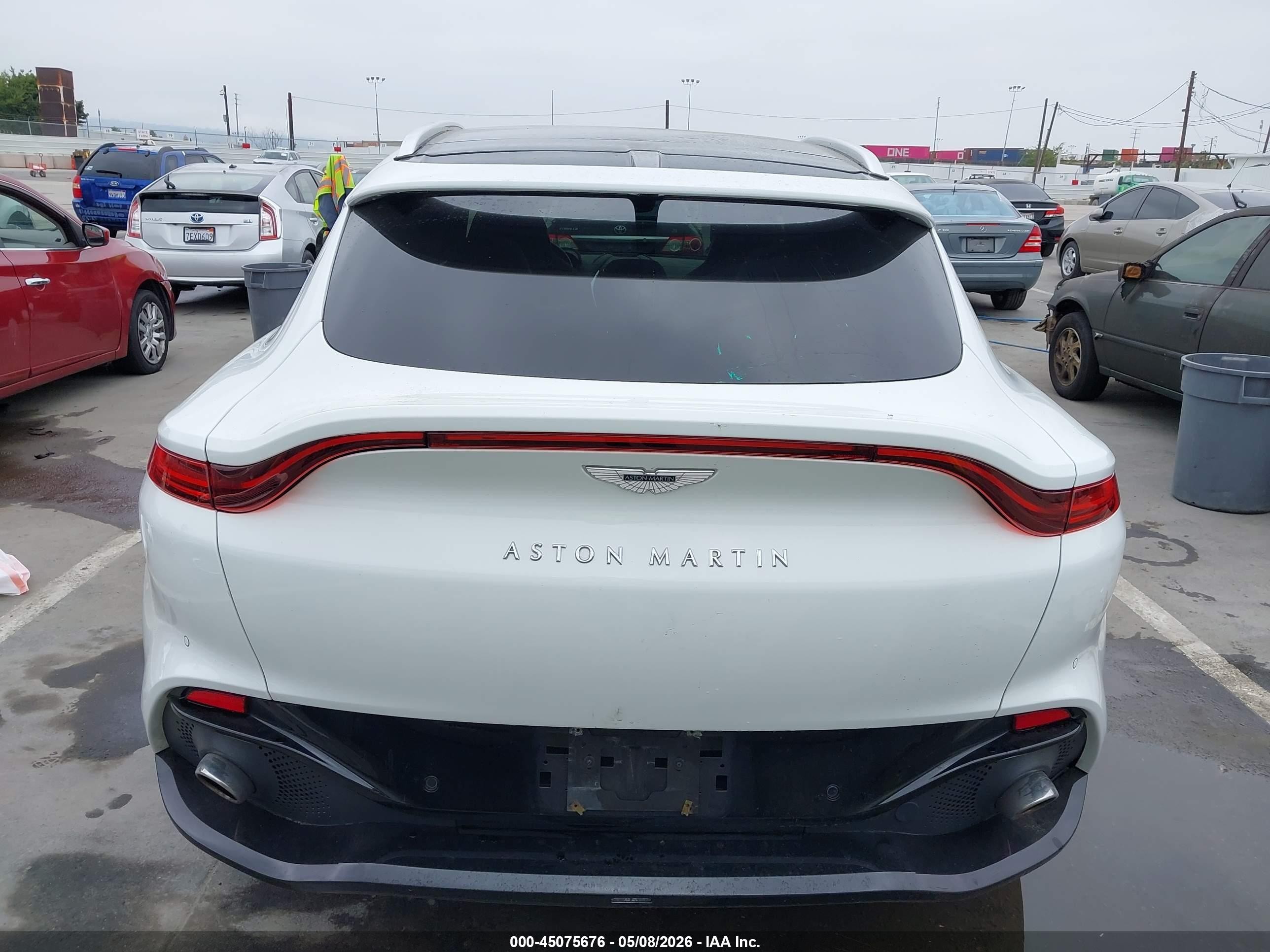 2021 Aston Martin Dbx   Белый vin: SCFVUJAW5MTV03886